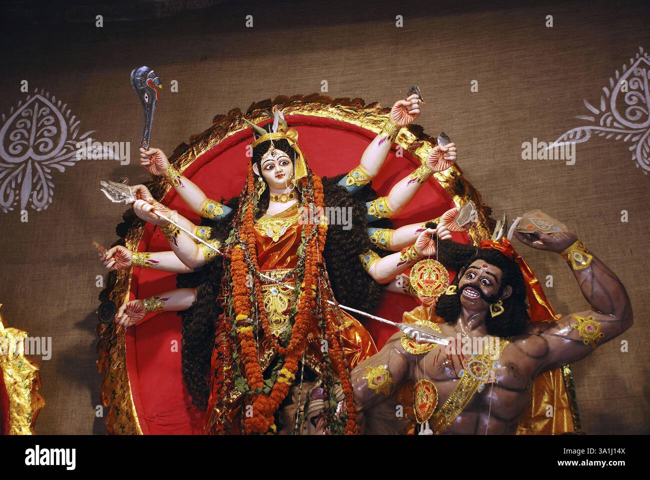 Durga Tonmodell töten Dämon Mahishasura auf Durga puja Stockfoto