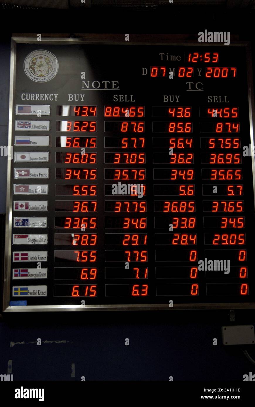 Neon-Schild mit Wechselstube Travelers Scheck Wechselkurse in General Post Capital City Thimpu Royal Govt of Bhutan Stockfoto