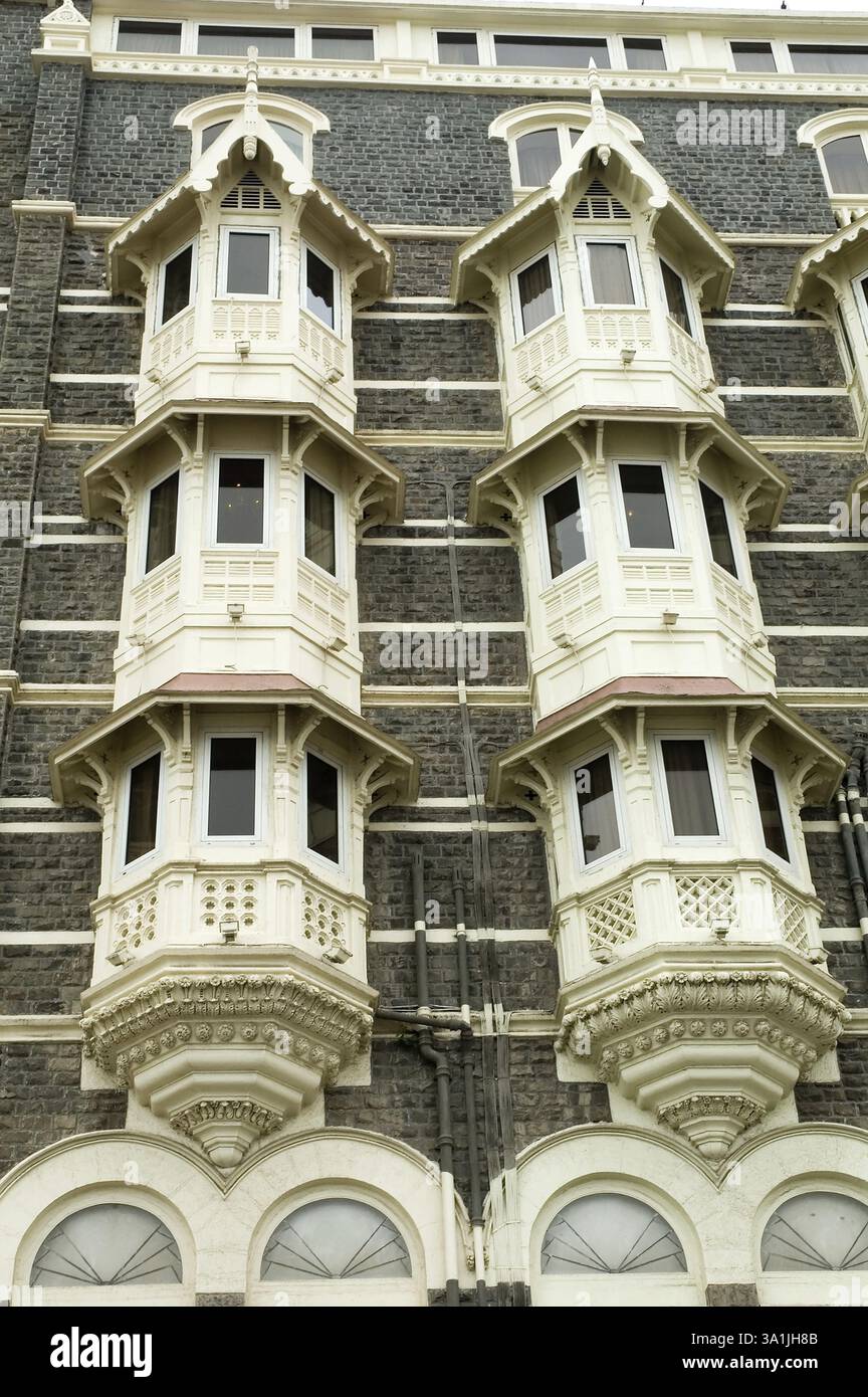 Eckbalkon des alten Taj Hotels am Gateway of India, Chatrapati Shivaji Udyan, Apollo Bunder, Bombay Mumbai, Maharashtra, Indien, A, Asien Stockfoto