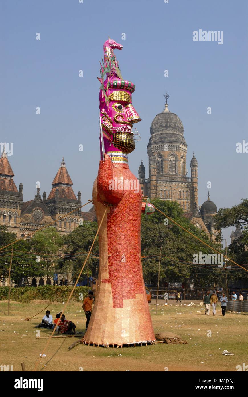 Der Dämonenkönig von Lanka Ravana feiert das Dussera-Festival in Azad Maidan, Bombay Naw Mumbai, Maharashtra, Indien, Asien Stockfoto