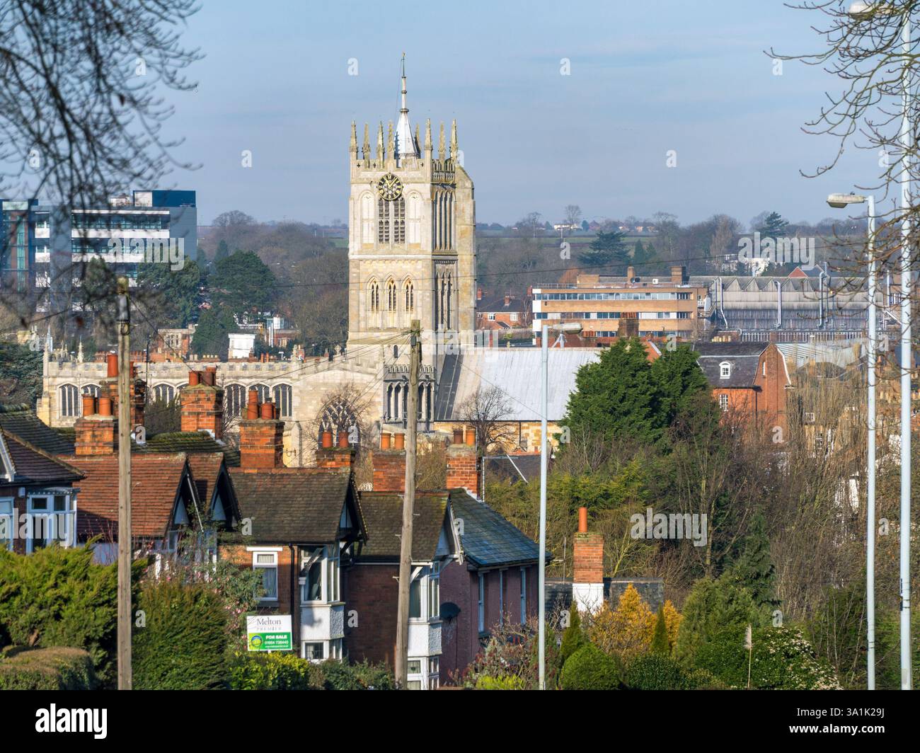 Ein Fernblick vom St. Mary's Church Tower umgeben von Häusern und Gebäuden von Melton Mowbray, Leicestershire, England, Großbritannien Stockfoto