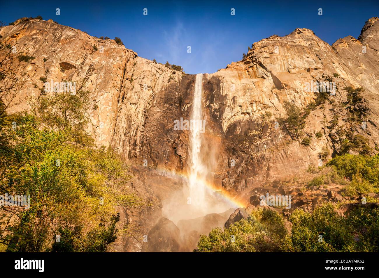 Bridalveil Fall im Yosemite National Park, Yosemite, Kalifornien, an einem Frühlingsabend. Stockfoto