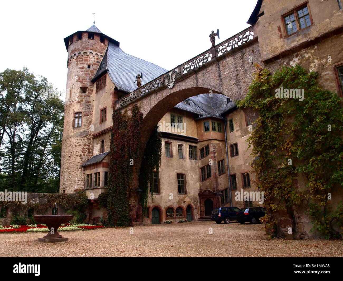 Schloss Fürstenau (Michelstadt). Die Burg wurde im 14. Jahrhundert vom Kurfürstentum Mainz zum Schutz errichtet. (Wiki) Stockfoto Schloss Fürstenau (Michelstadt). Die Burg wurde im 14. Jahrhundert vom Kurfürstentum Mainz zum Schutz errichtet. (Wiki) Stockfoto