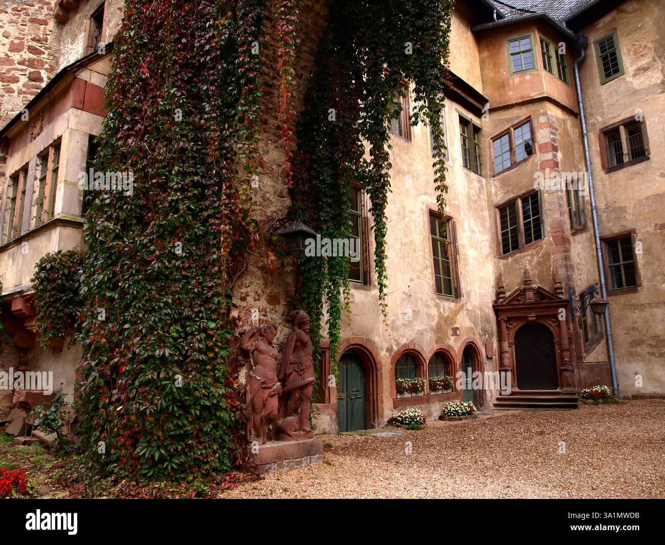Schloss Fürstenau (Michelstadt). Die Burg wurde im 14. Jahrhundert vom Kurfürstentum Mainz zum Schutz errichtet. (Wiki) Stockfoto Schloss Fürstenau (Michelstadt). Die Burg wurde im 14. Jahrhundert vom Kurfürstentum Mainz zum Schutz errichtet. (Wiki) Stockfoto