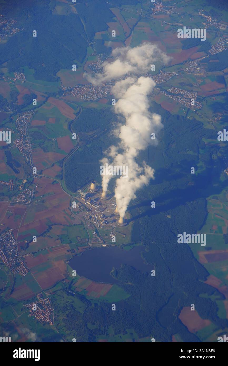 Kernkraftwerk Cattenom, mit Dampf, aus Flugzeugsicht, Frankreich Stockfoto
