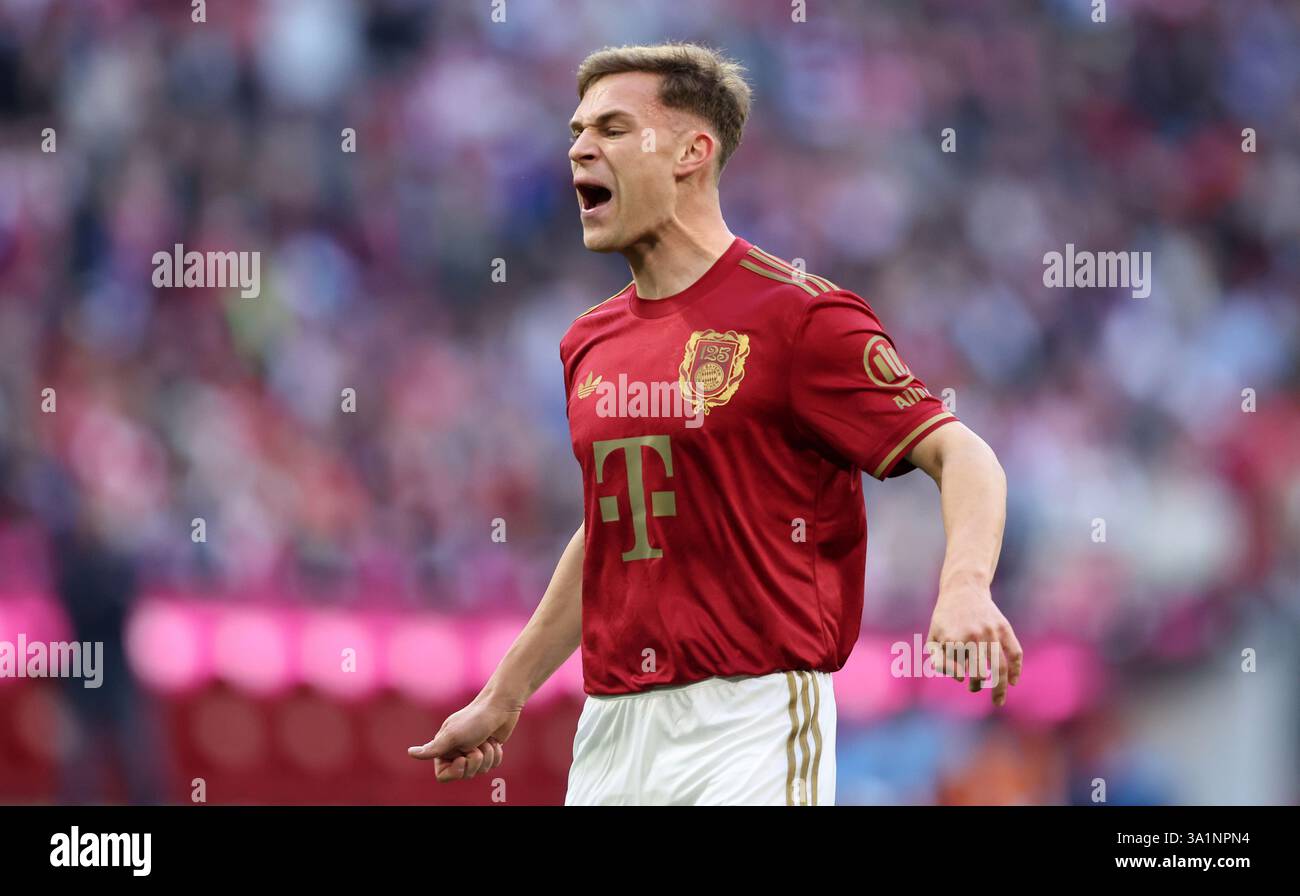 MÜNCHEN – 08. MÄRZ: Joshua Kimmich von Bayern München reagiert beim Bundesliga-Spiel zwischen dem FC Bayern München und dem VfL Bochum 1848 in der Allianz Arena am 08. März 2025 in München. © diebilderwelt / Alamy Stock Stockfoto