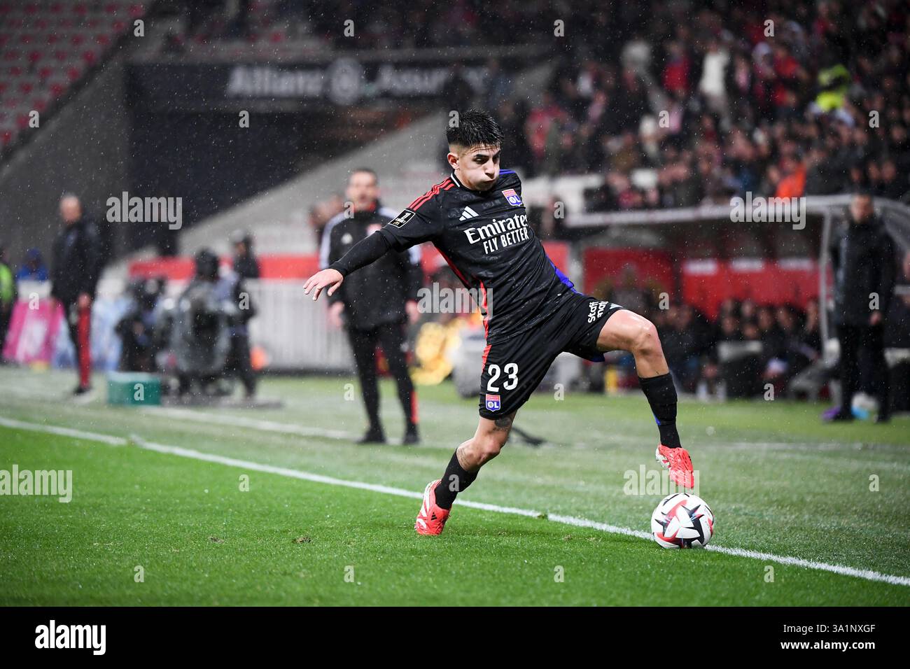 Frankreich. März 2025. 23 Thiago ALMADA (ol) während des Ligue 1 McDonald's Spiels zwischen Nizza und Lyon im Allianz Riviera Stadium am 9. März 2025 in Nizza, Frankreich. (Foto: Philippe Lecoeur/FEP/Icon Sport) Credit: Icon Sport/Alamy Live News Stockfoto