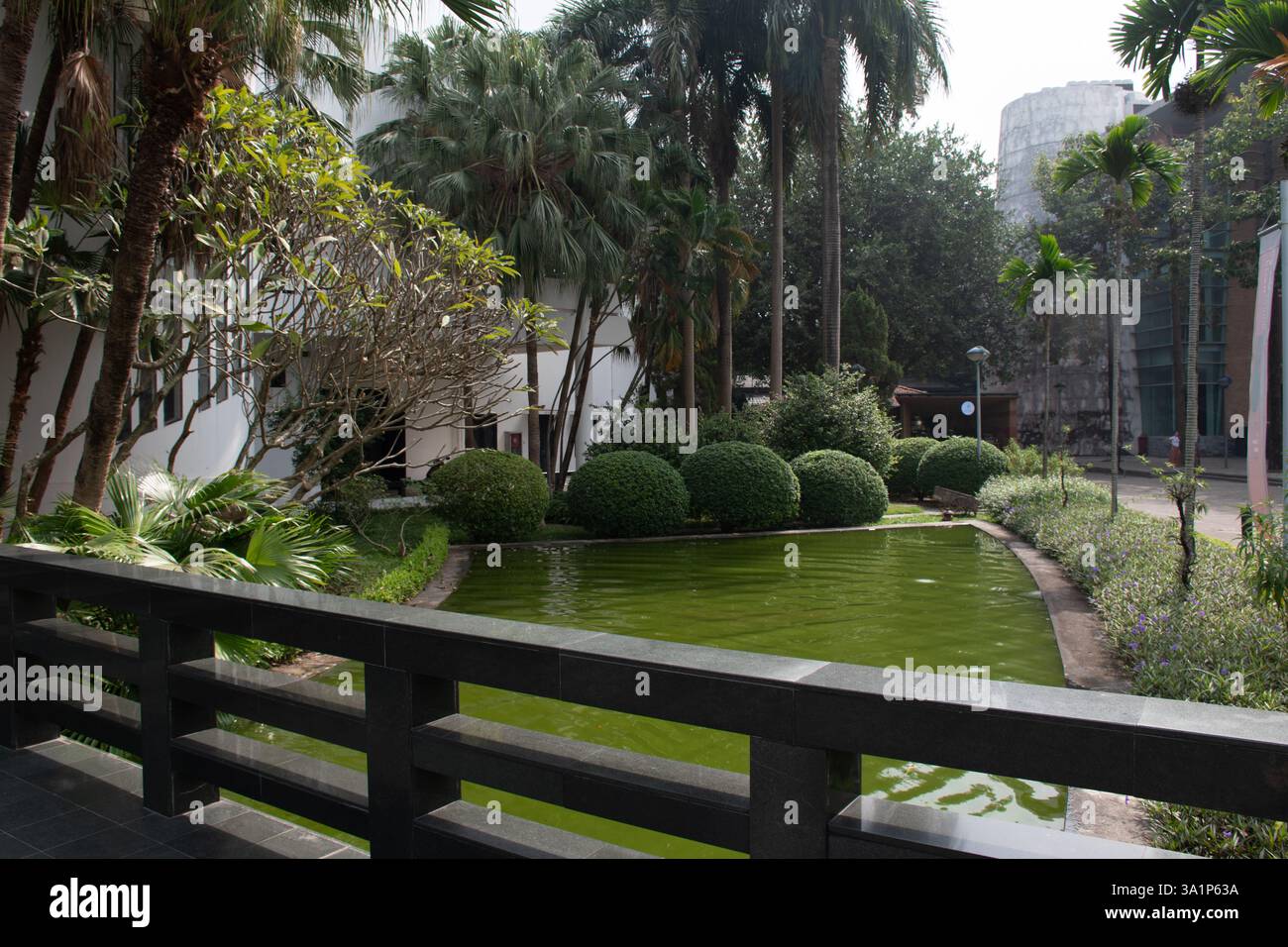 Ein wunderschöner japanischer Garten in der Stadt Hanoi. Stockfoto