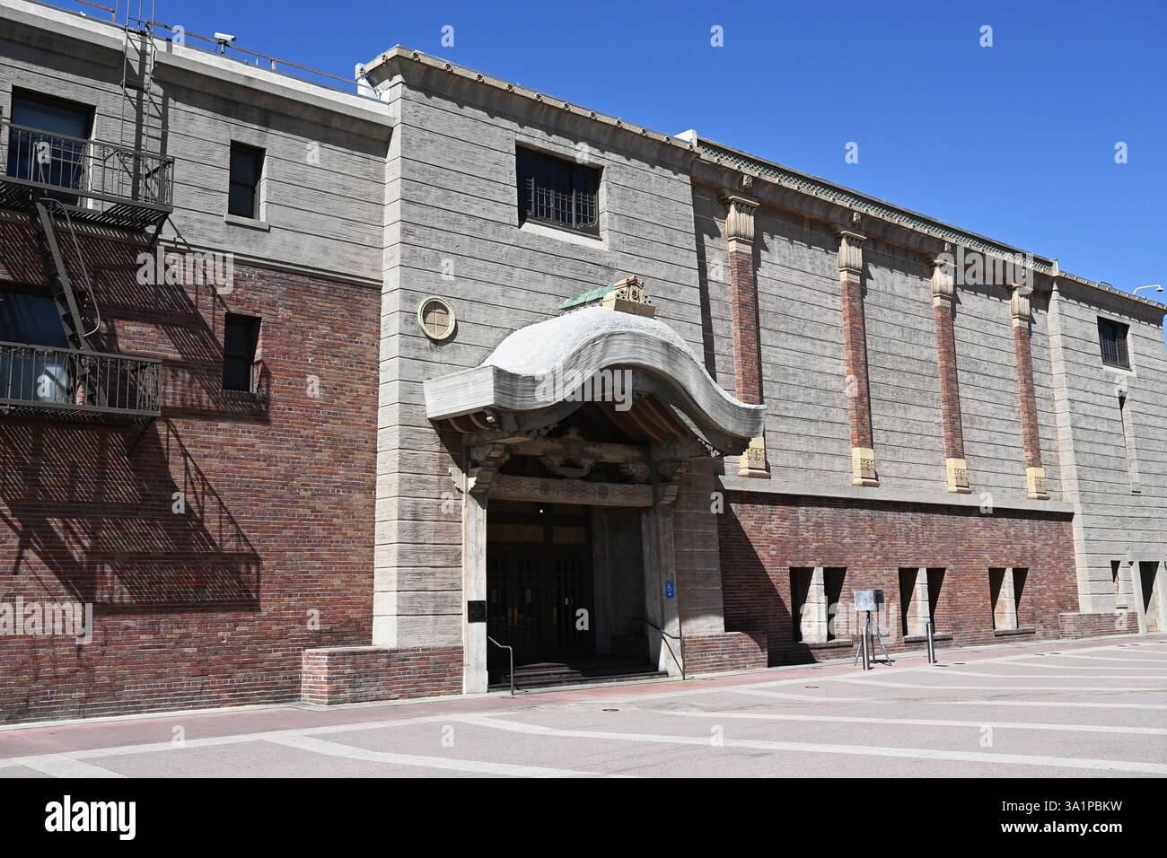 LOS ANGELES, KALIFORNIEN - 8. März 2025: Das erste Zuhause des Japanese American National Museum im historischen Hompa Hongwanji Buddhist Temple bui von 1925 Stockfoto