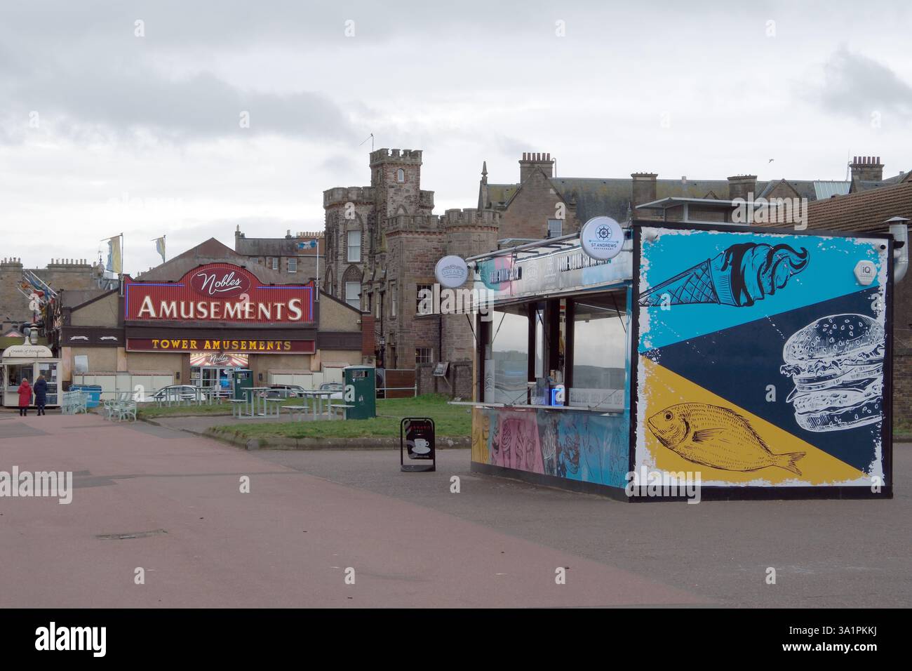 Tower Amusements und ein Kiosk mit Eis und Fish and Chips, Portobello, ein Küstenvorort von Edinburgh Schottland Stockfoto