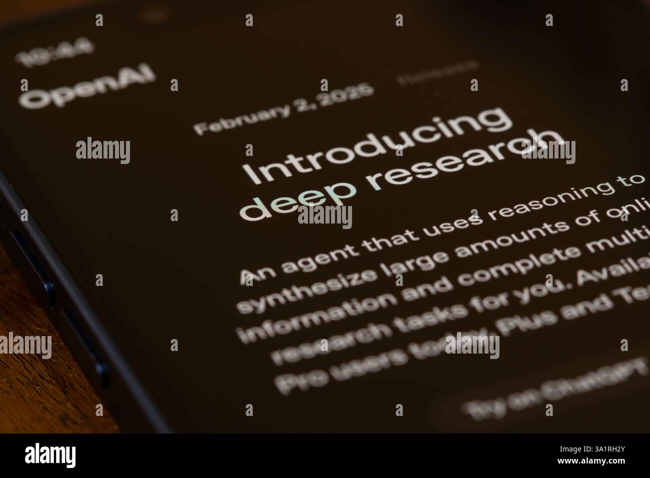 Einführung in Deep Research, der spezialisierte KI-Agent von OpenAI, der für detaillierte, mehrstufige Forschungsarbeiten mit Daten im öffentlichen Web entwickelt wurde, wird gesehen... Stockfoto