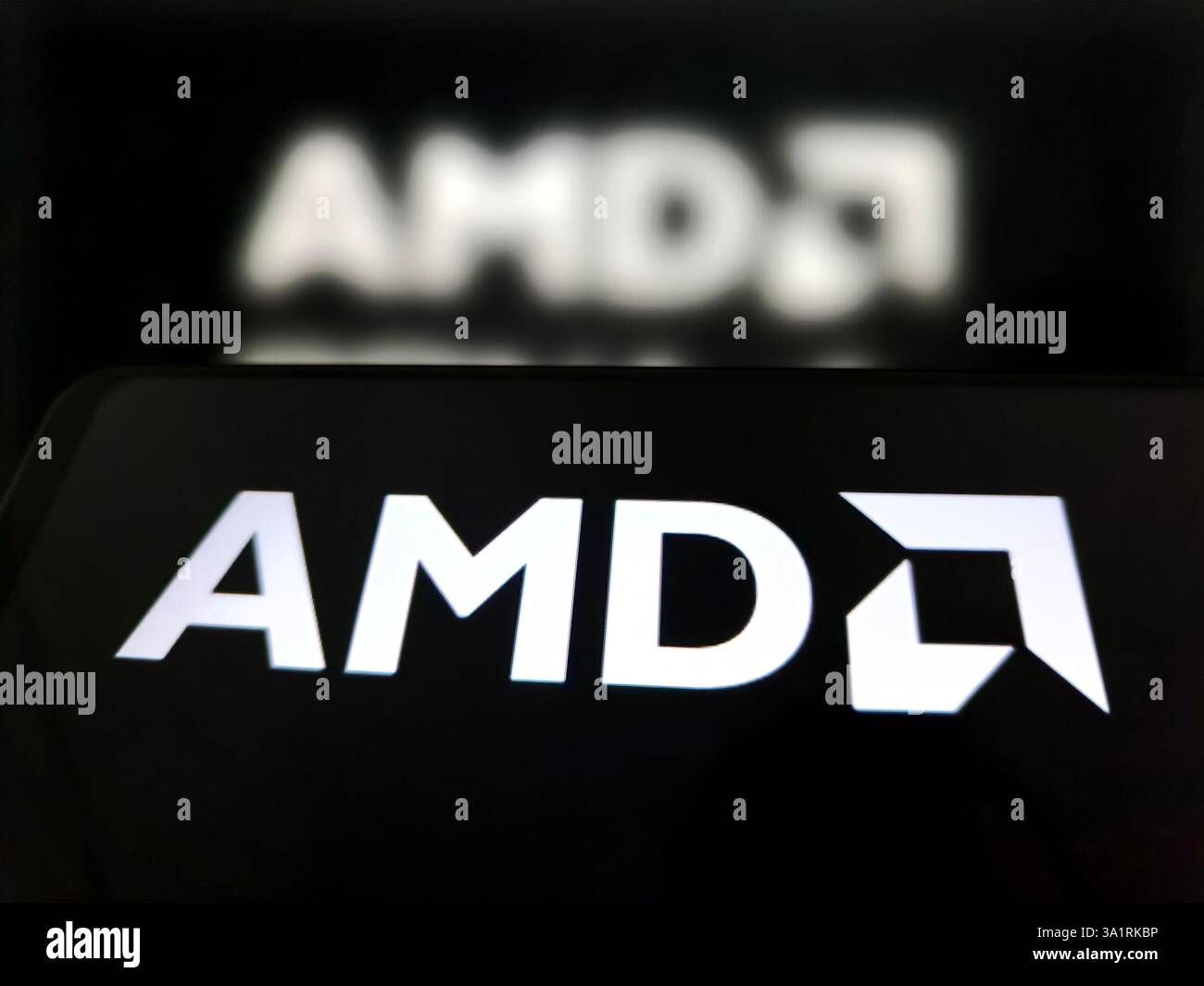 SUQIAN, CHINA - 10. MÄRZ 2025 - ein Foto zeigt ein AMD-LOGO in Suqian, Provinz Jiangsu, China am 10. März 2025. Stockfoto