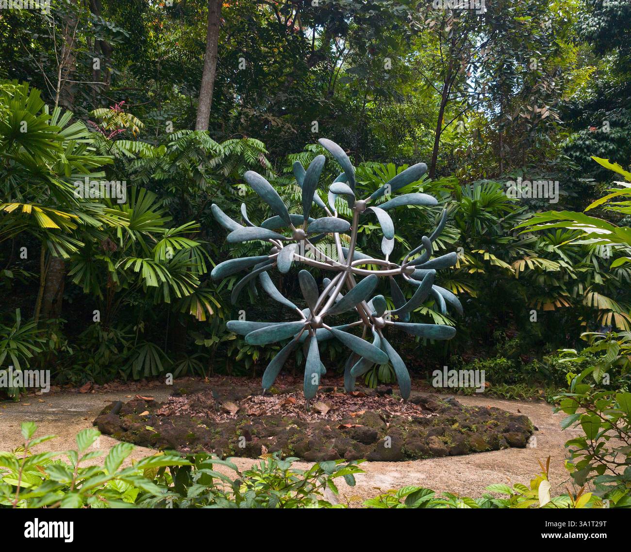 Fifty Wings Skulptur von James Surls, gestiftet an die Singapore Botanic Gardens zum 50. Jahrestag der Unabhängigkeit, geflügelte Früchte von Dipterokarpfenbäumen Stockfoto