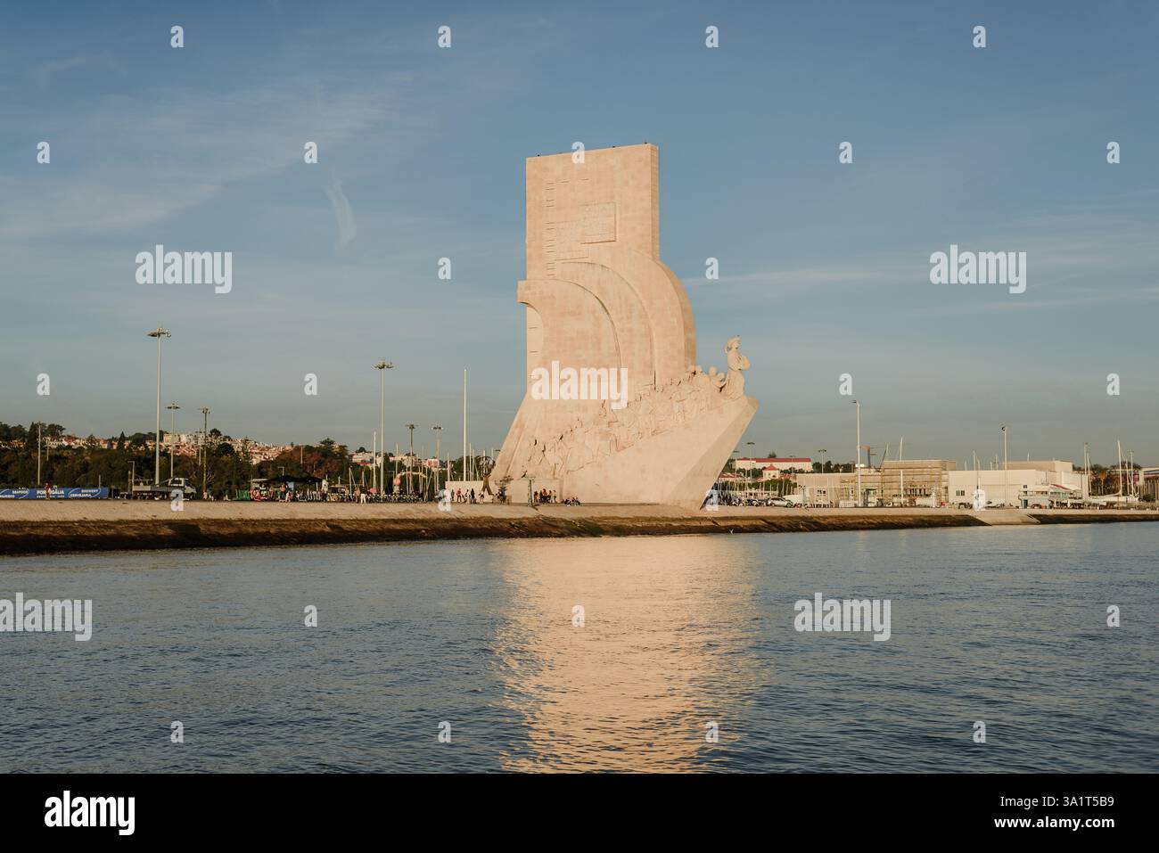 Denkmal für die Entdeckungen in Lissabon bei Sonnenuntergang Stockfoto
