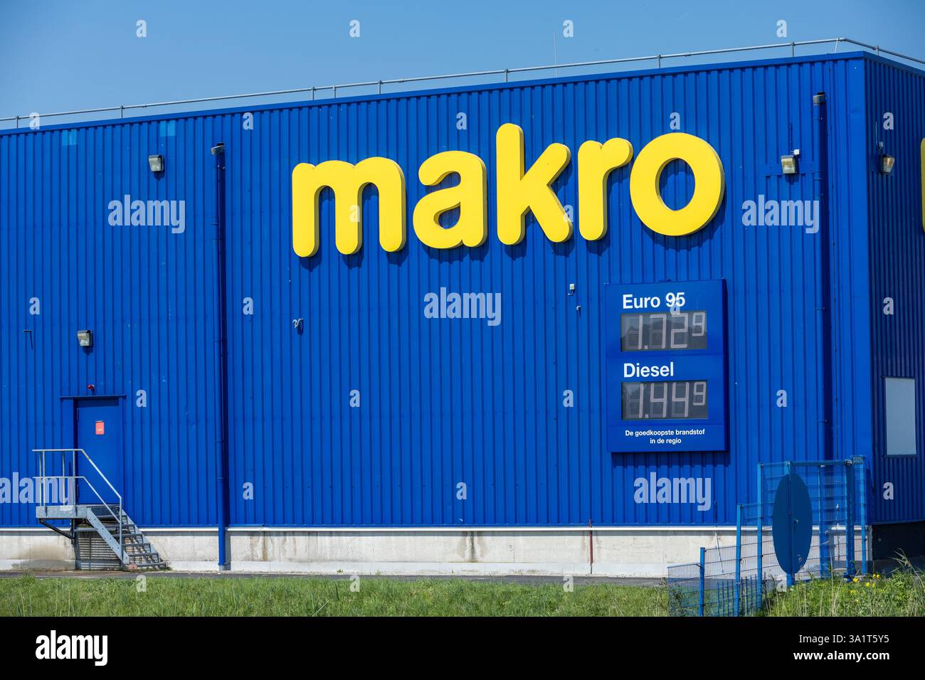 Makro Sign Logo. Makro ist eine niederländische internationale Marke von Lagerhäusern, auch Bargeld- und Carry-Stores genannt Stockfoto