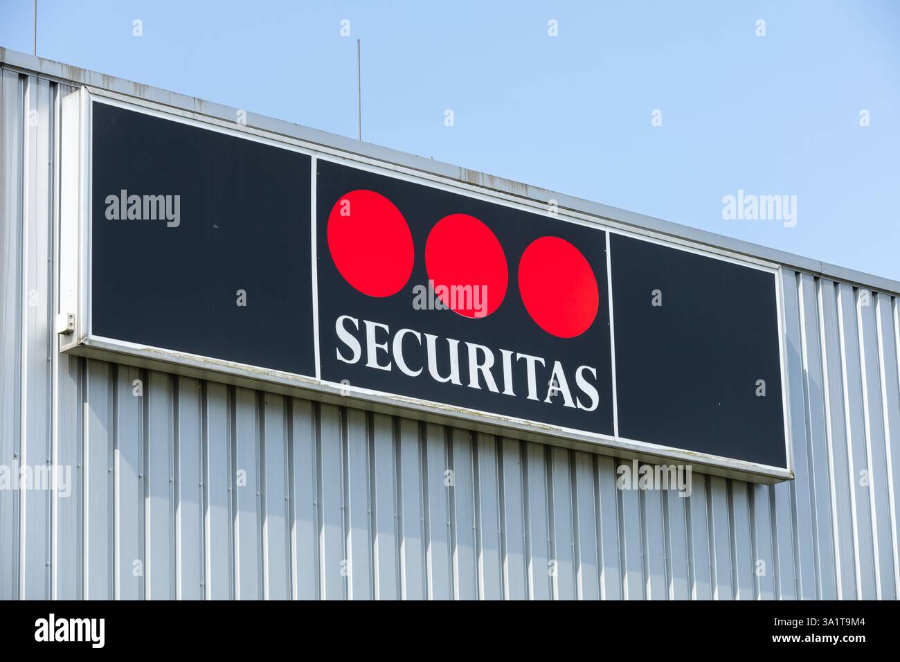 Securitas-Logo auf dem Gebäude. Securitas ist eine Gruppe von Sicherheitsdiensten, Überwachungs-, Beratungs- und Ermittlungsdiensten mit Sitz in Stockholm, Schweden. Stockfoto