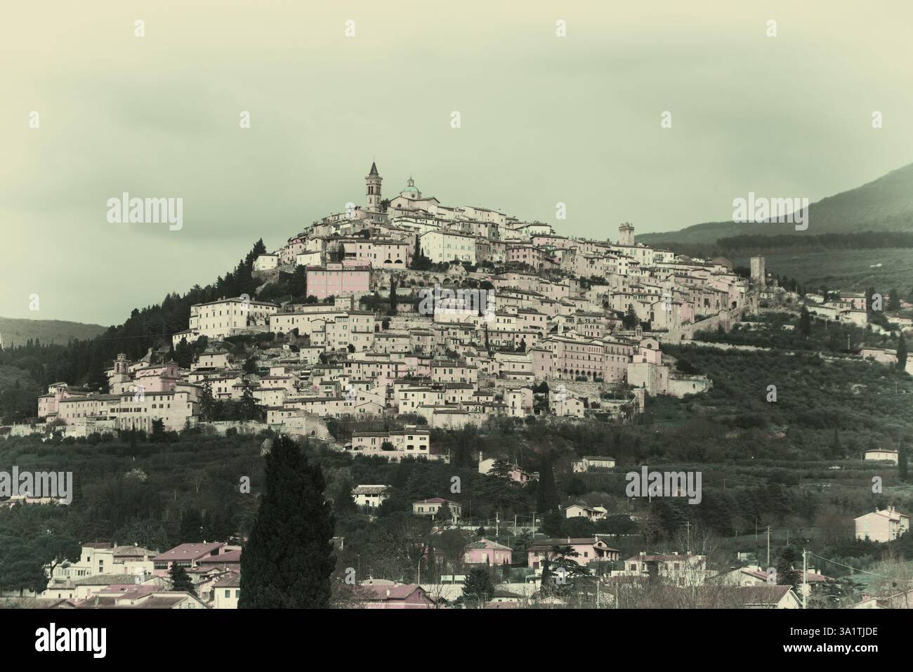 Die bezaubernde Stadt Trevi auf einem Hügel, Umbrien, Italien Stockfoto