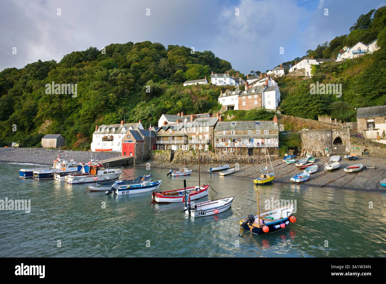 Das malerische Fischerdorf Clovelly an der Küste von North Devon, Devon, England. Herbst (September) 2009 Stockfoto