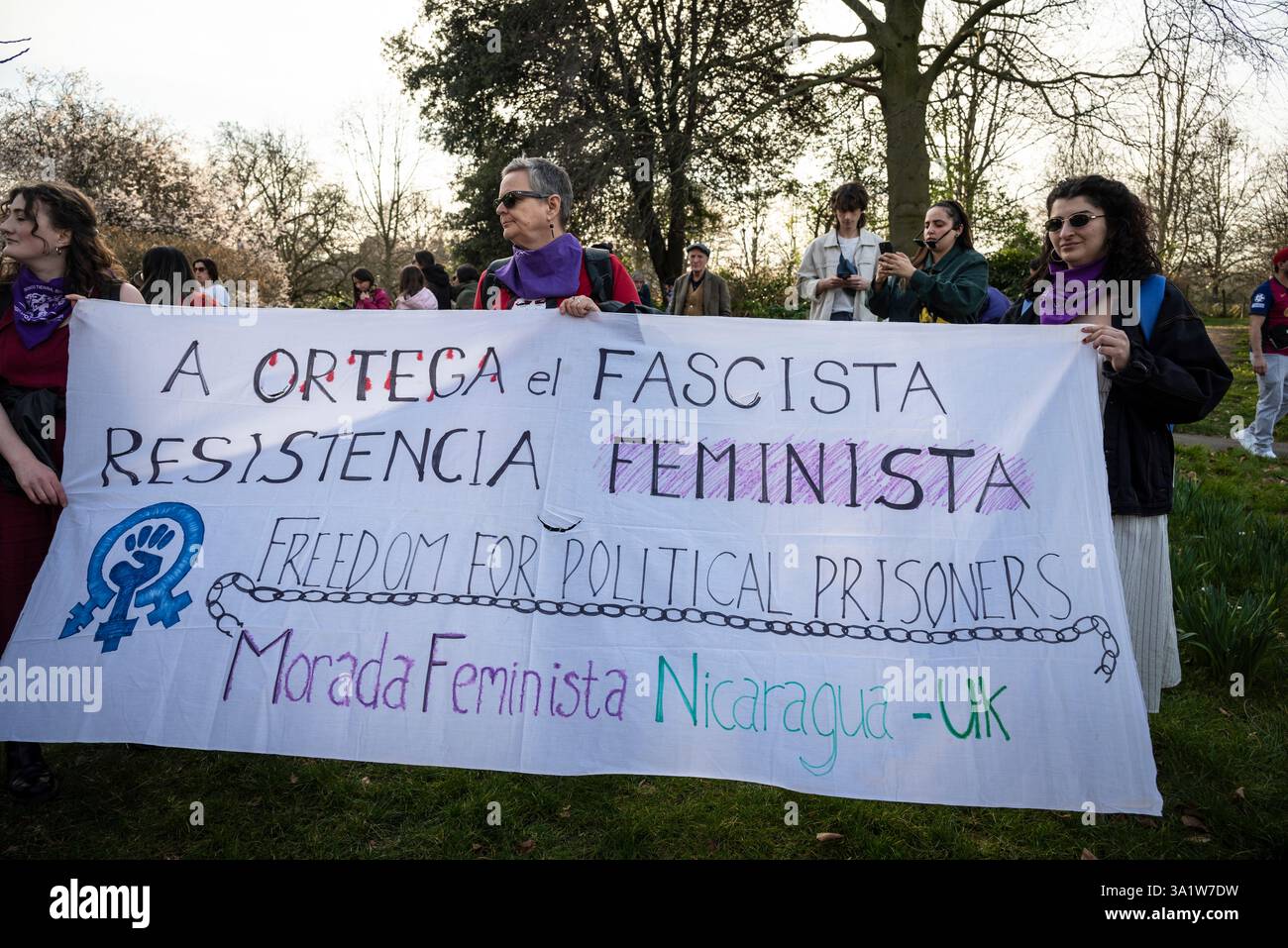 Freiheit für politische Gefangene in Nicaragua, internationaler Frauentag unabhängige Kundgebung mit Care Work Strike im Regents Park, organisiert von Women's Stockfoto