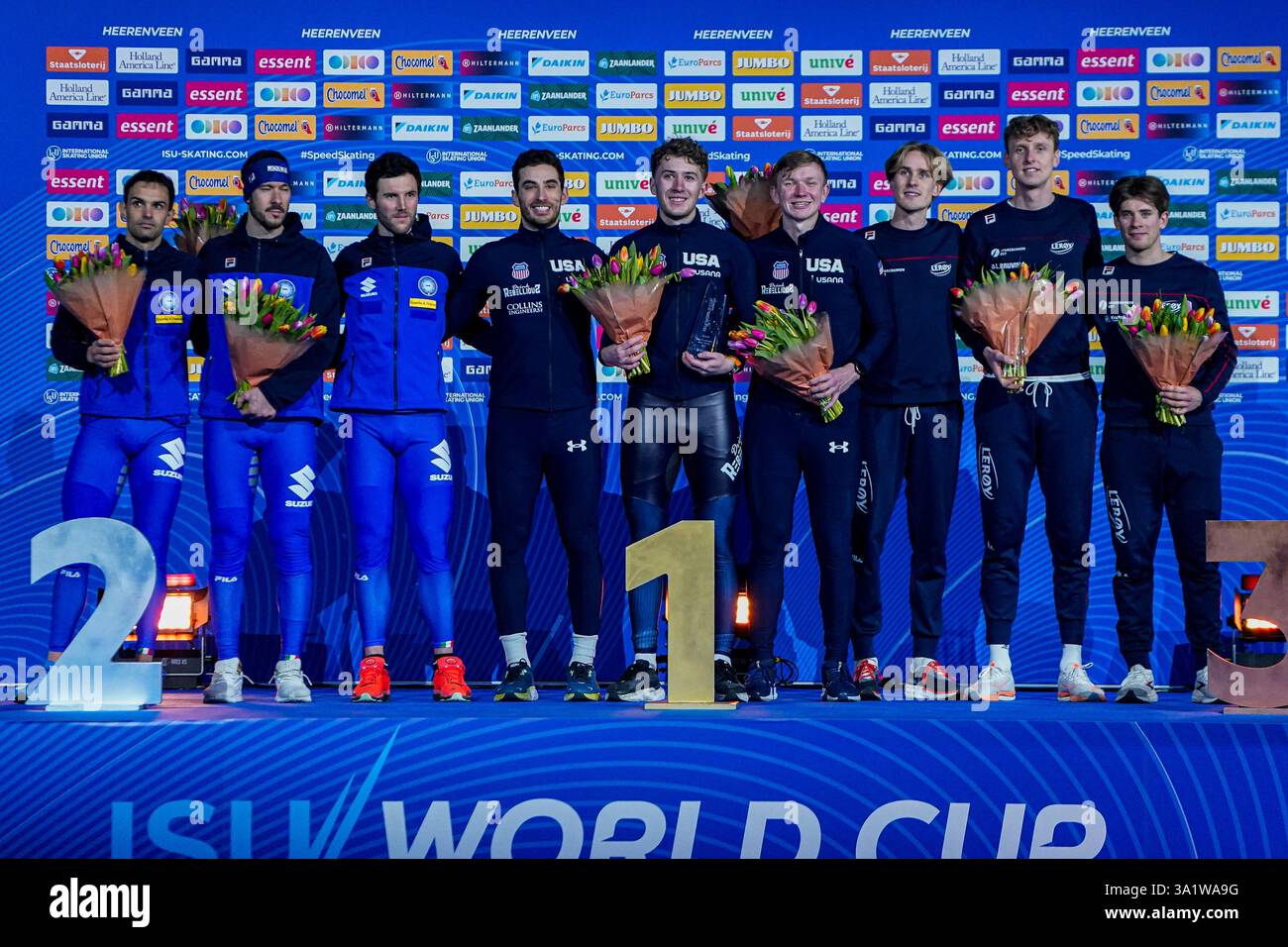 HEERENVEEN, NIEDERLANDE - 2. MÄRZ: Casey Dawson aus den Vereinigten Staaten von Amerika, Emery Lehman aus den Vereinigten Staaten von Amerika, Ethan Cepuran aus den Vereinigten Staaten von Amerika, Davide Ghiotto aus Italien, Michele Malfatti aus Italien, Riccardo Lorello aus Italien, Sander Eitrem aus Norwegen, Sigurd Henriksen aus Norwegen, Didrik eng Strand aus Norwegen während der ISU World Cup Orange Speed Skating 6. März 2025 bei Thialvea in Heuma, Niederlande (Foto) Stockfoto