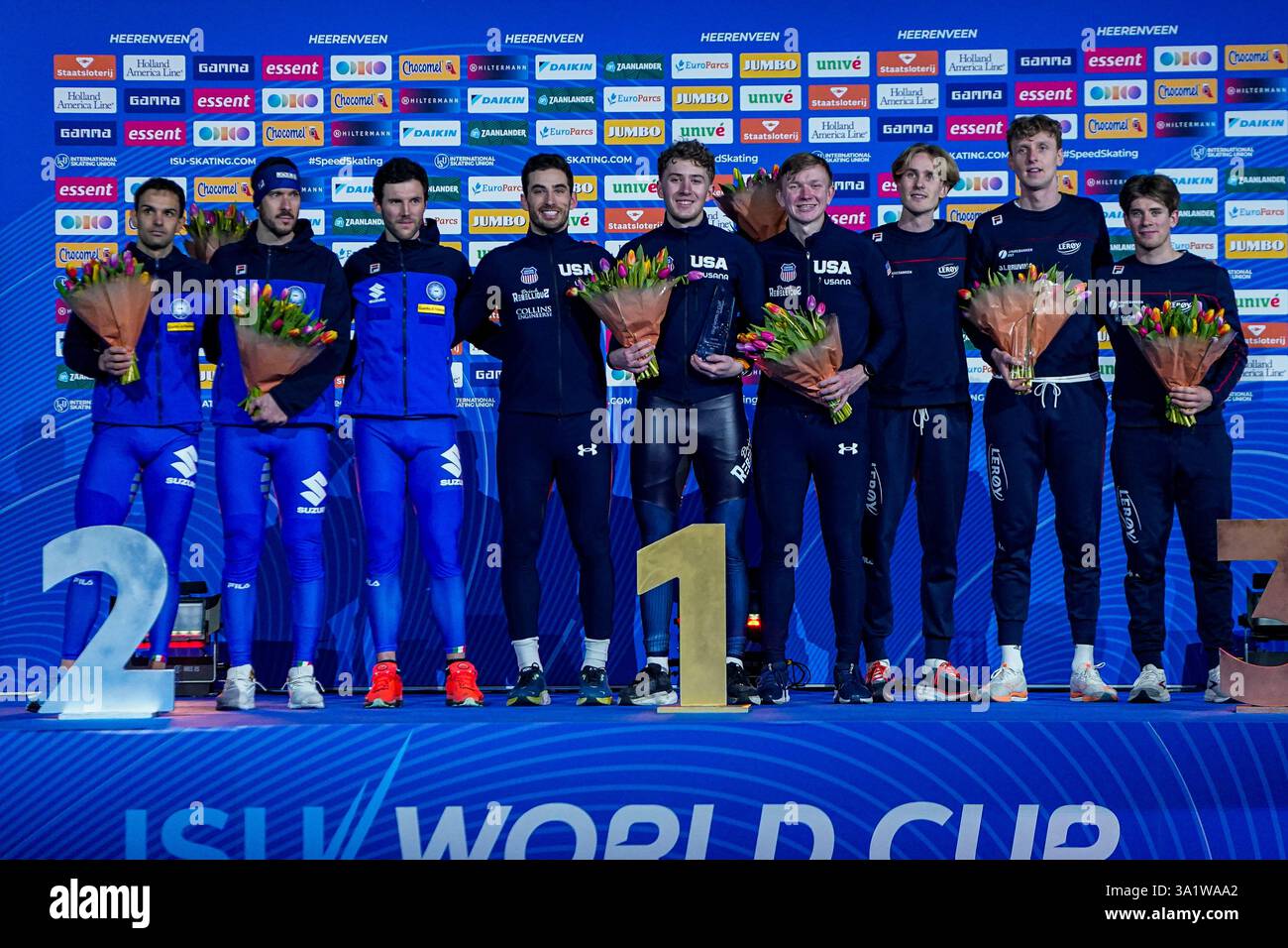 HEERENVEEN, NIEDERLANDE - 2. MÄRZ: Casey Dawson aus den Vereinigten Staaten von Amerika, Emery Lehman aus den Vereinigten Staaten von Amerika, Ethan Cepuran aus den Vereinigten Staaten von Amerika, Davide Ghiotto aus Italien, Michele Malfatti aus Italien, Riccardo Lorello aus Italien, Sander Eitrem aus Norwegen, Sigurd Henriksen aus Norwegen, Didrik eng Strand aus Norwegen während der ISU World Cup Orange Speed Skating 6. März 2025 bei Thialvea in Heuma, Niederlande (Foto) Stockfoto