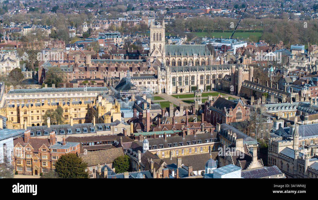 Das Bild vom 7. Februar 2025 zeigt eine allgemeine Luftaufnahme der Cambridge University Colleges einschließlich Trinity College, St John’s College am Fluss Cam A Stockfoto