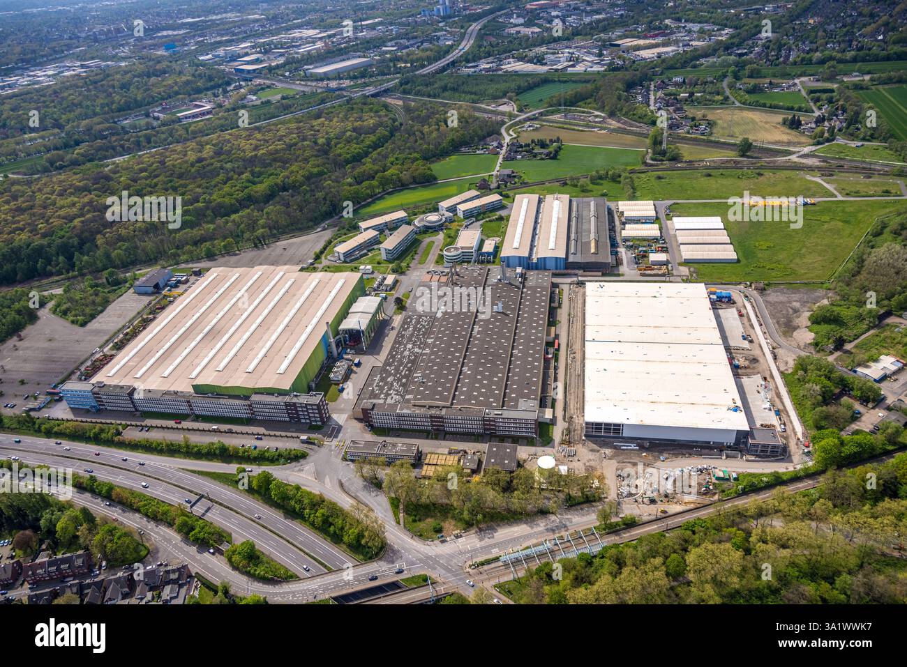 Luftansicht, Werksbaustelle MAN Energy Solutions mit Neubau an der Steinbrinkstraße und Freiwiese, Fernsicht, Sterkrade mit Stockfoto