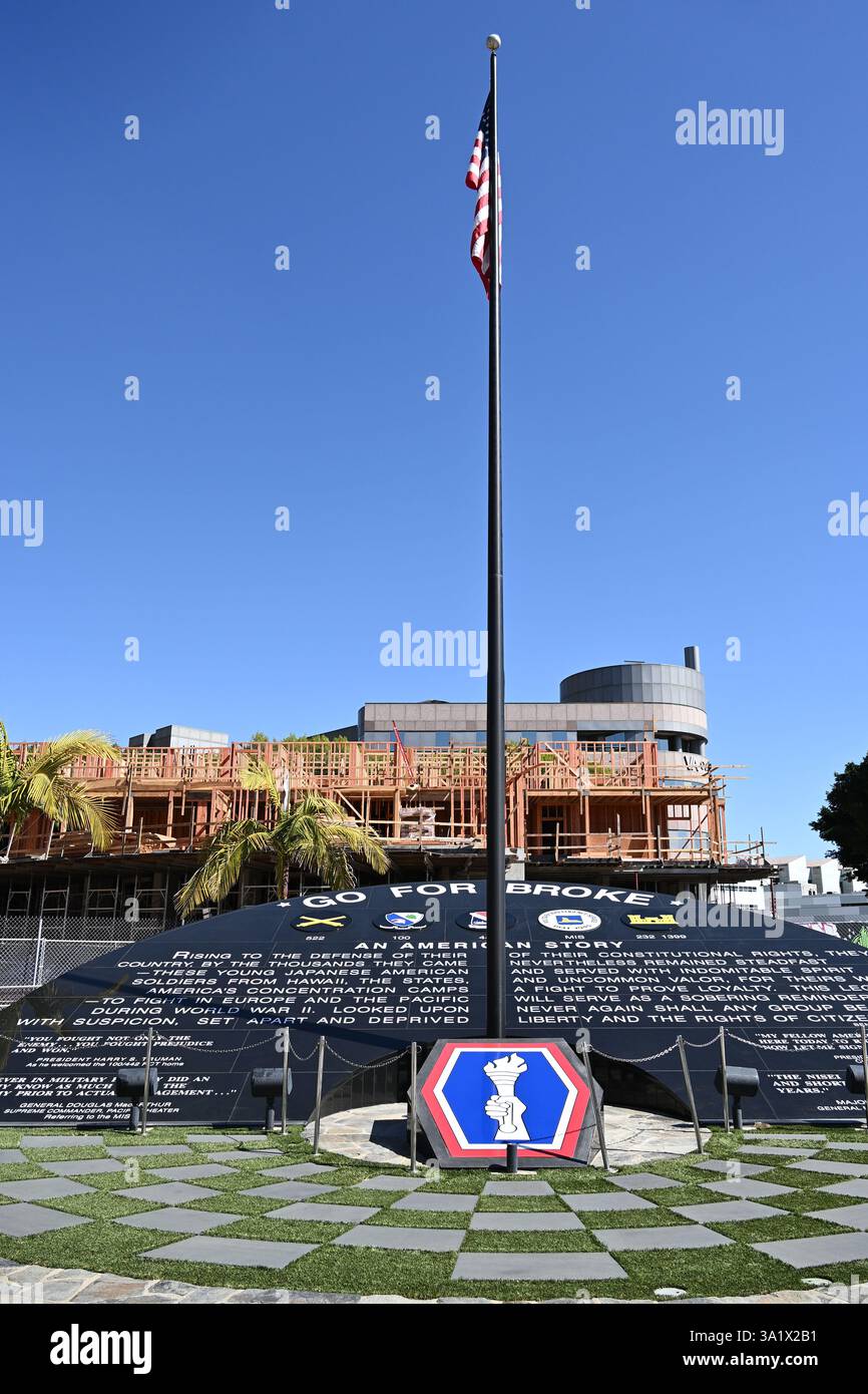 LOS ANGELES, KALIFORNIEN - 8. März 2025: Go for Broken Plaza Memorial zu Ehren des 442. Regimentskampfteams, einer Armeeeinheit, die aus Japan-Amerika besteht Stockfoto