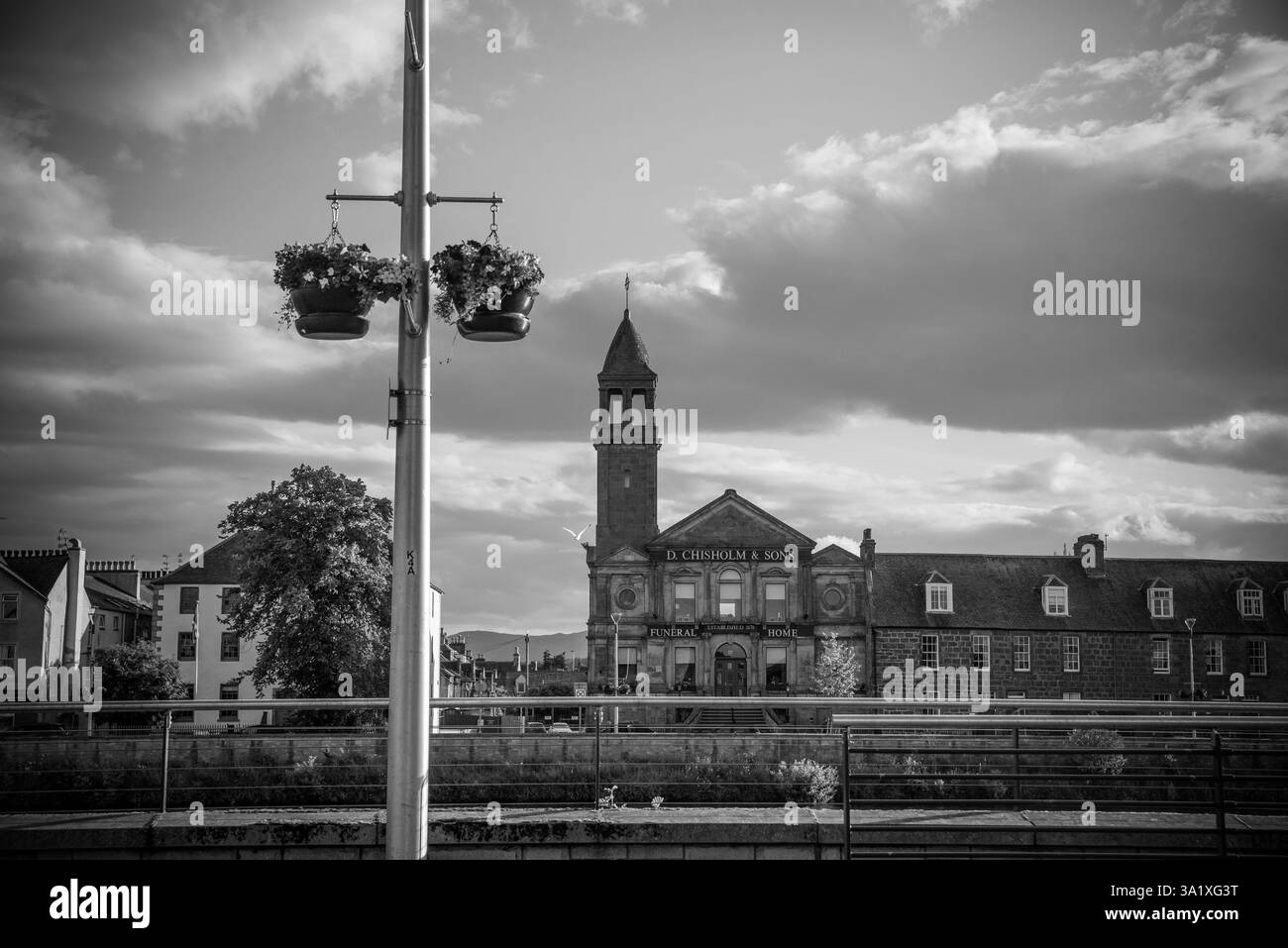 Ein Begräbnishaus am Ufer des Flusses in Inverness, Schottland Stockfoto
