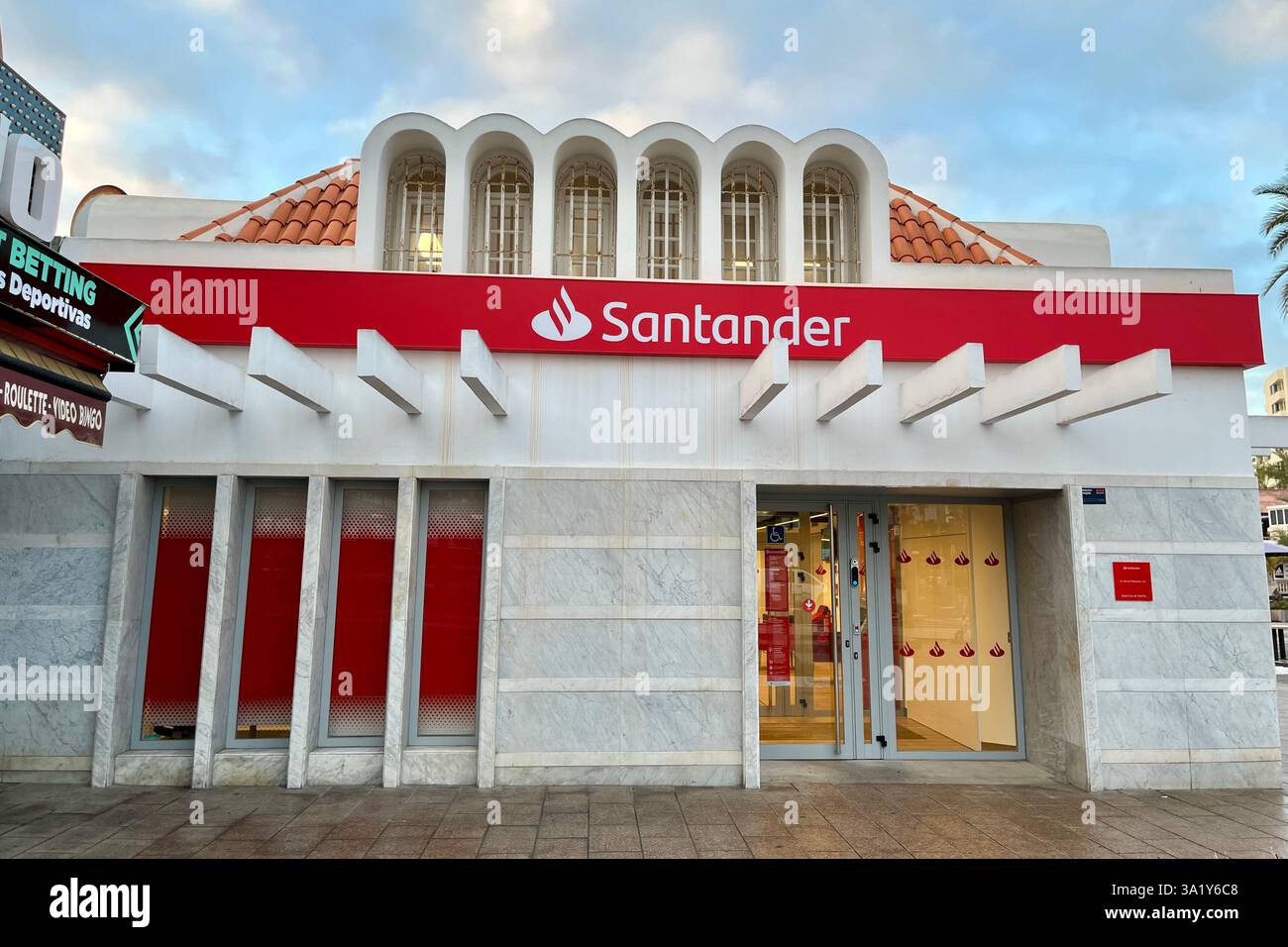 Santander Bankfiliale in Playa de las Américas. Arona, Teneriffa, Kanarische Inseln, Spanien. Januar 2025. Stockfoto