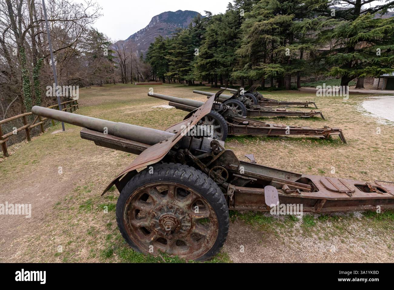 Szenen im Militärmuseum von Doss Trento und Alpini. Trient, Italien Stockfoto