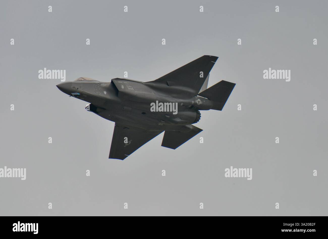 Das US Air Force F-35 Demo Team tritt auf der Royal Thai Air Force 88th Anniversary Air Show auf. Bangkok, Thailand Stockfoto