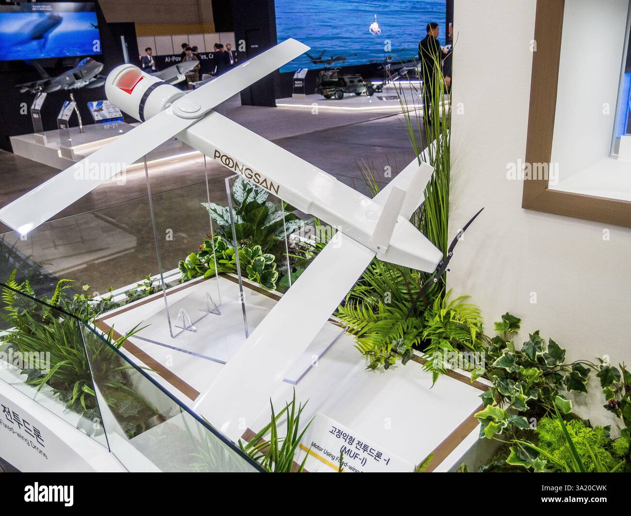 Busan, Südkorea - 26. Februar 2025: Poongsan MFU-I (Fixed Wing Drone Typ 1), die Munition in der DSK (Drone Show Korea) 2025 verunglückt Stockfoto