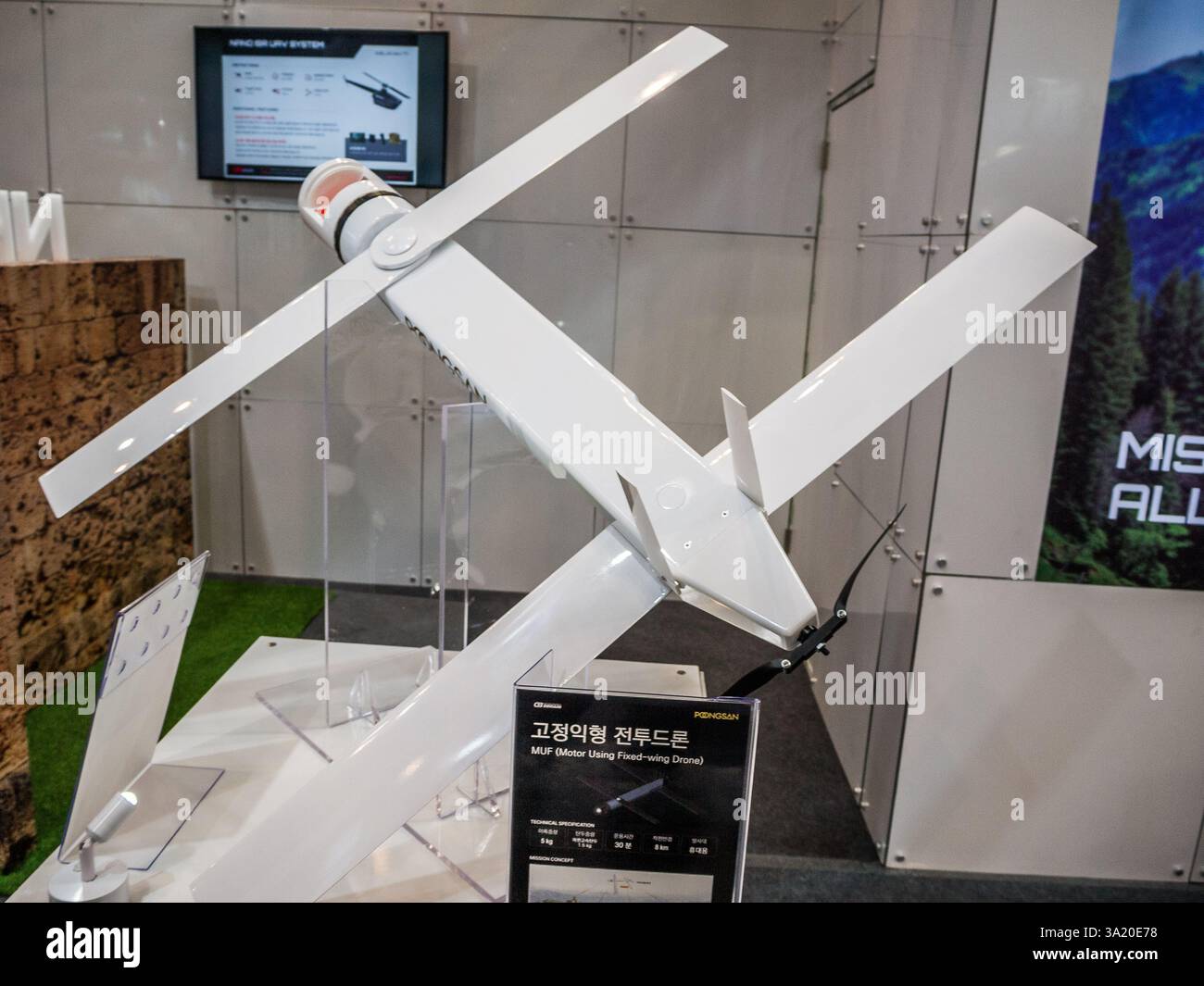 Busan, Südkorea - 26. Februar 2025: Poongsan MFU-I (Fixed Wing Drone Typ 1), die Munition in der DSK (Drone Show Korea) 2025 verunglückt Stockfoto