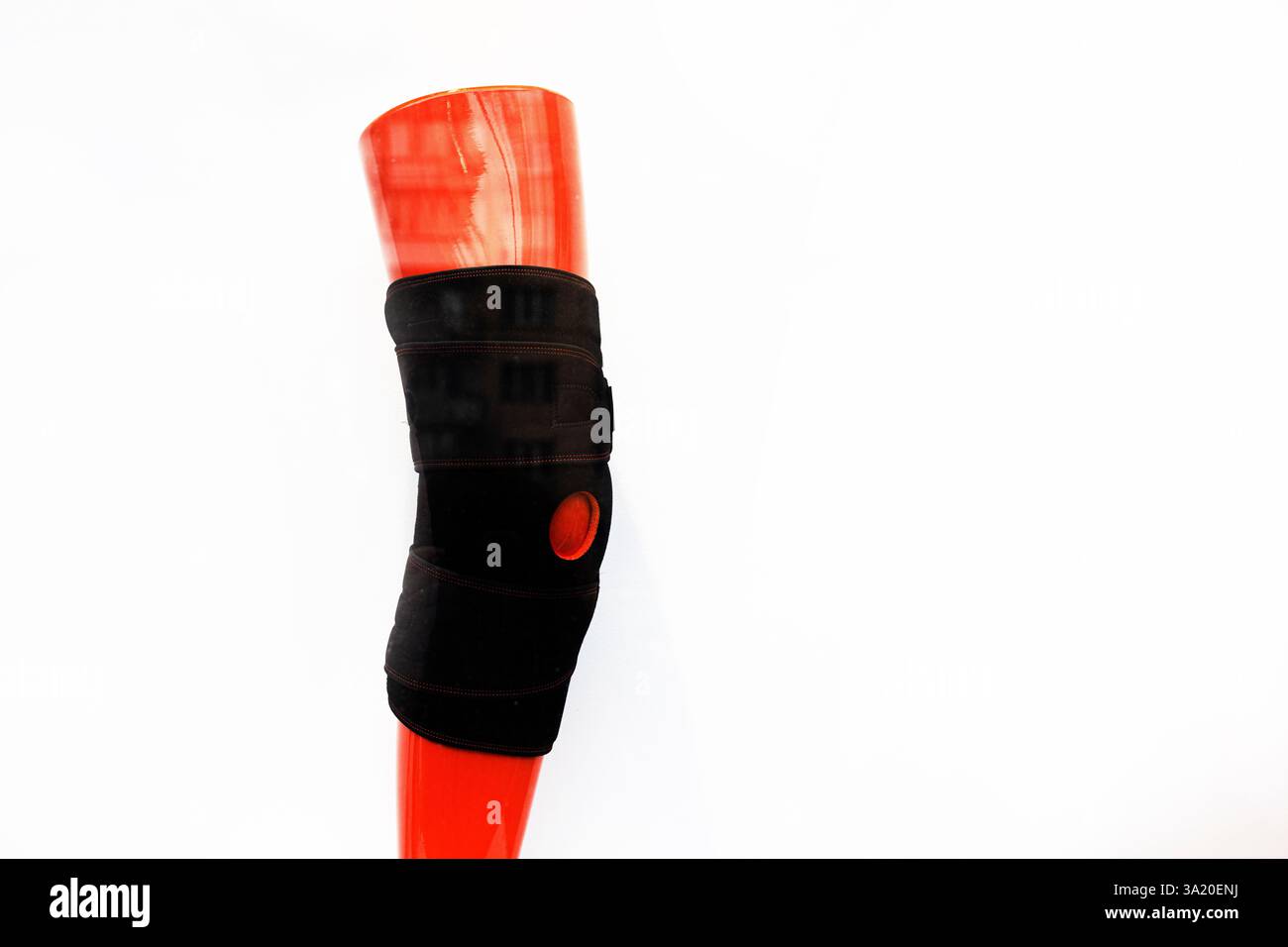 Medizinische Bandage zur Fixierung der unteren Gliedmaßen Stockfoto