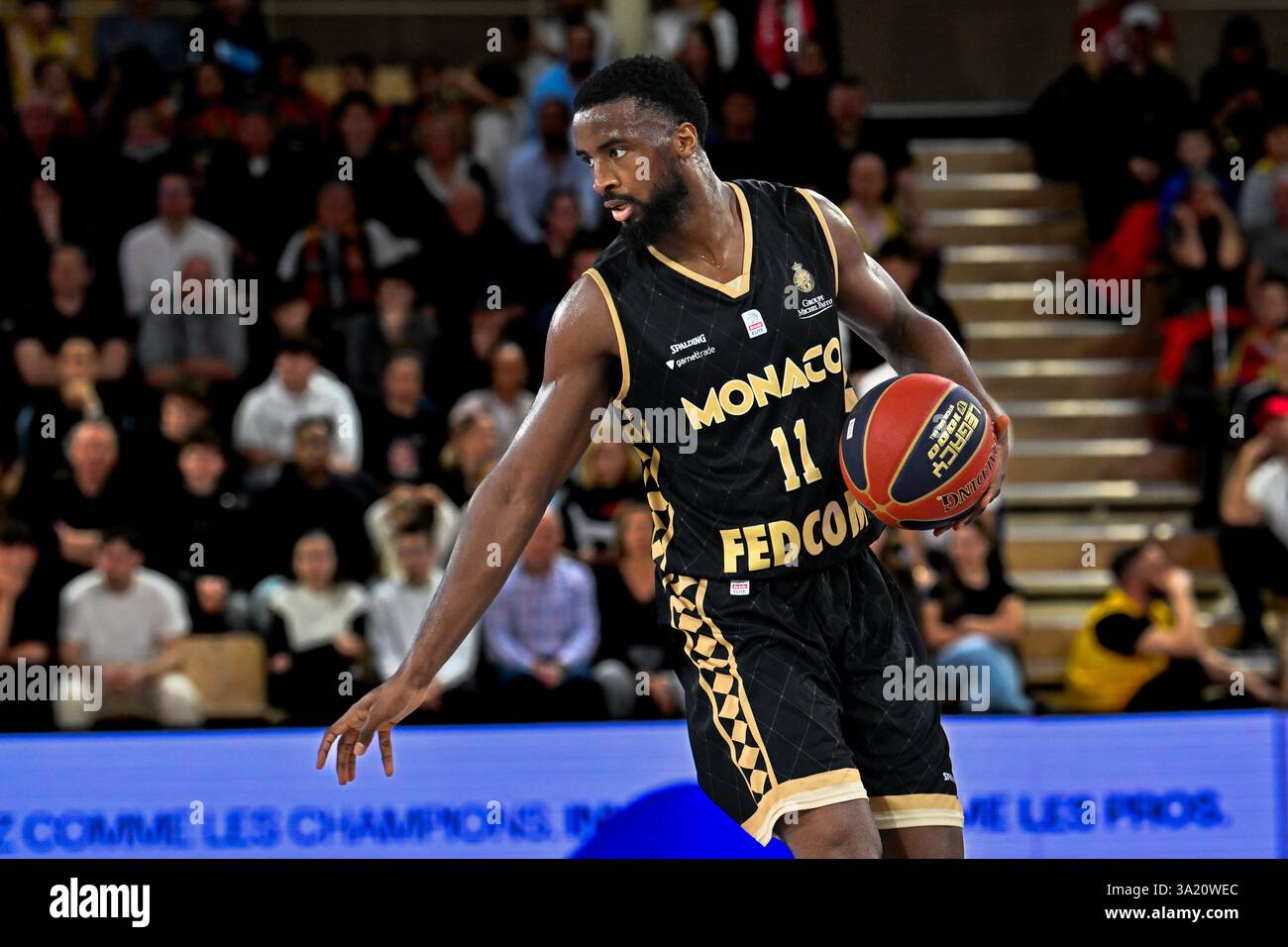 Monaco, Monaco. März 2025. #11 Alpha Diallo von Monaco wird während des Betclic Elite-Spiels zwischen AS Monaco und Paris Basket am 09. märz 2025 in der Salle Gaston Medecin in Monaco gesehen. Foto: Laurent Coust/ABACAPRESS. COM Credit: Abaca Press/Alamy Live News Stockfoto