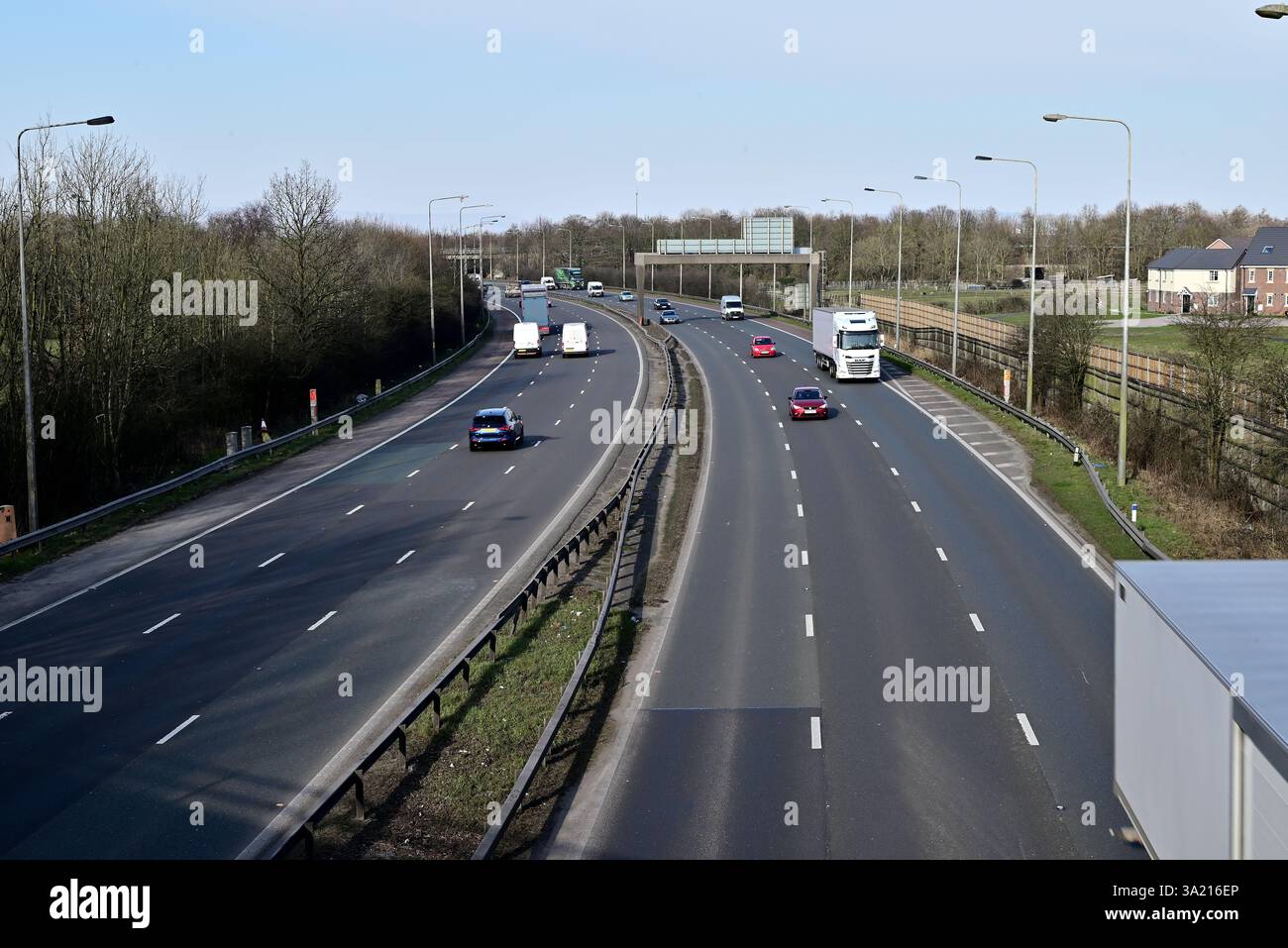 Rund um Großbritannien – M6 in Richtung Norden, Annäherung an die Kreuzung mit der M61 Stockfoto