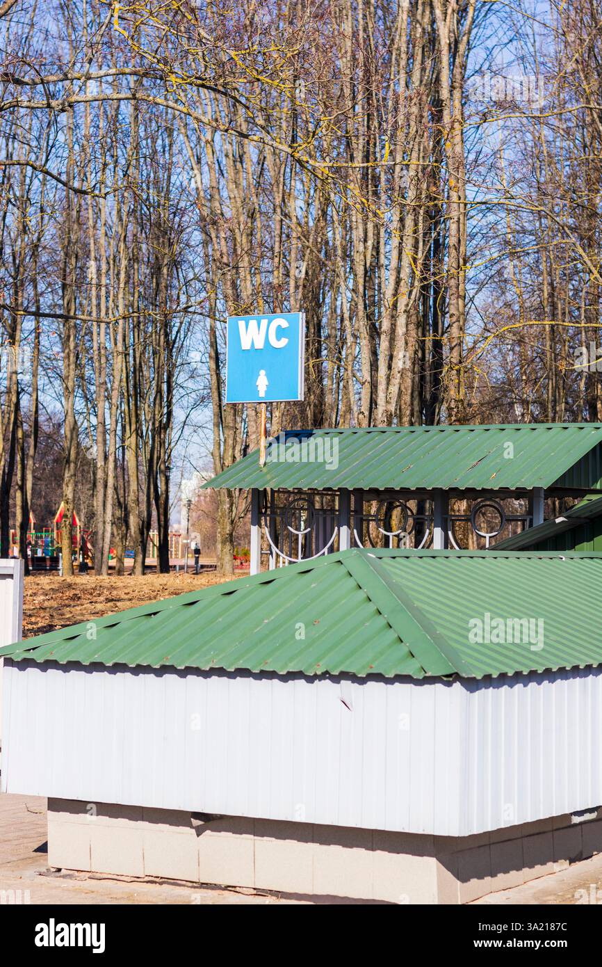 Schild des WC im Park Stockfoto