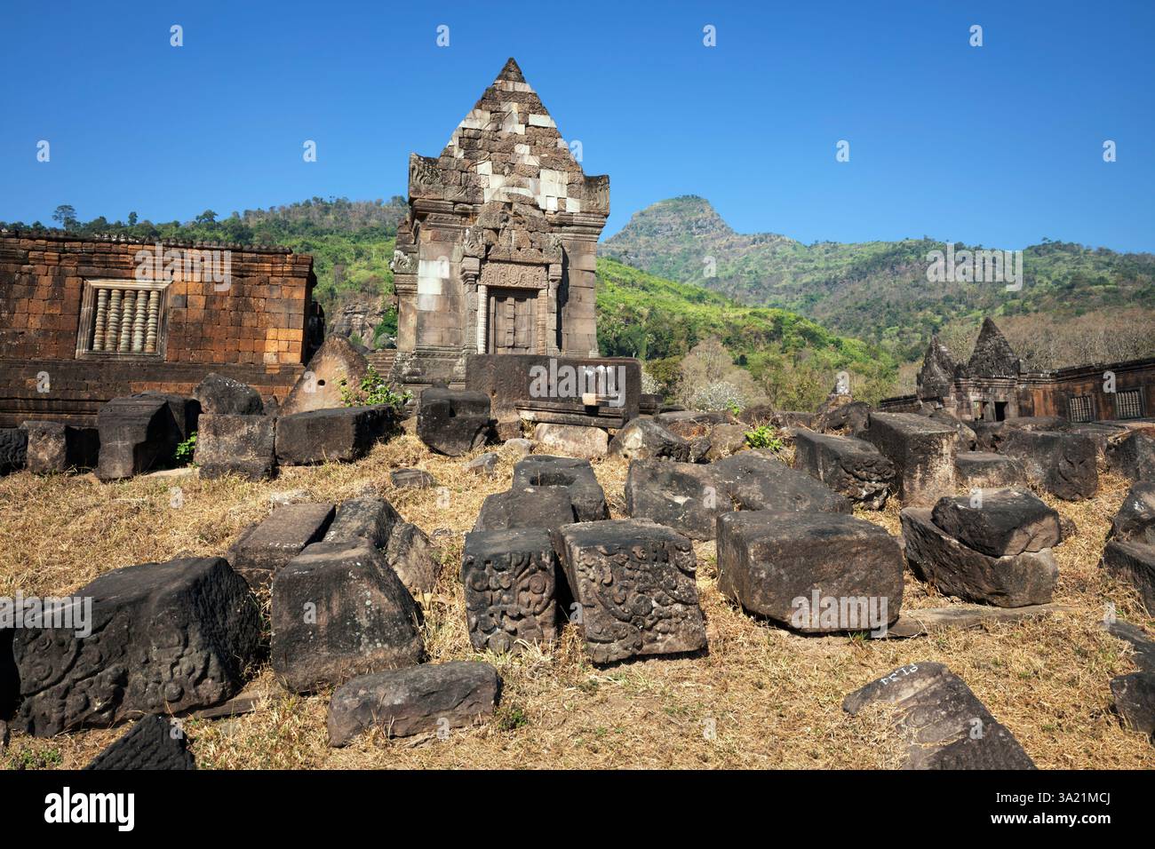 Ruinen der Khmer-Hindu-Stätte Wat Phou unter dem Berg Phou Khao, Muang, nahe Pakse, Provinz Champasak, Laos; Südostasien Stockfoto