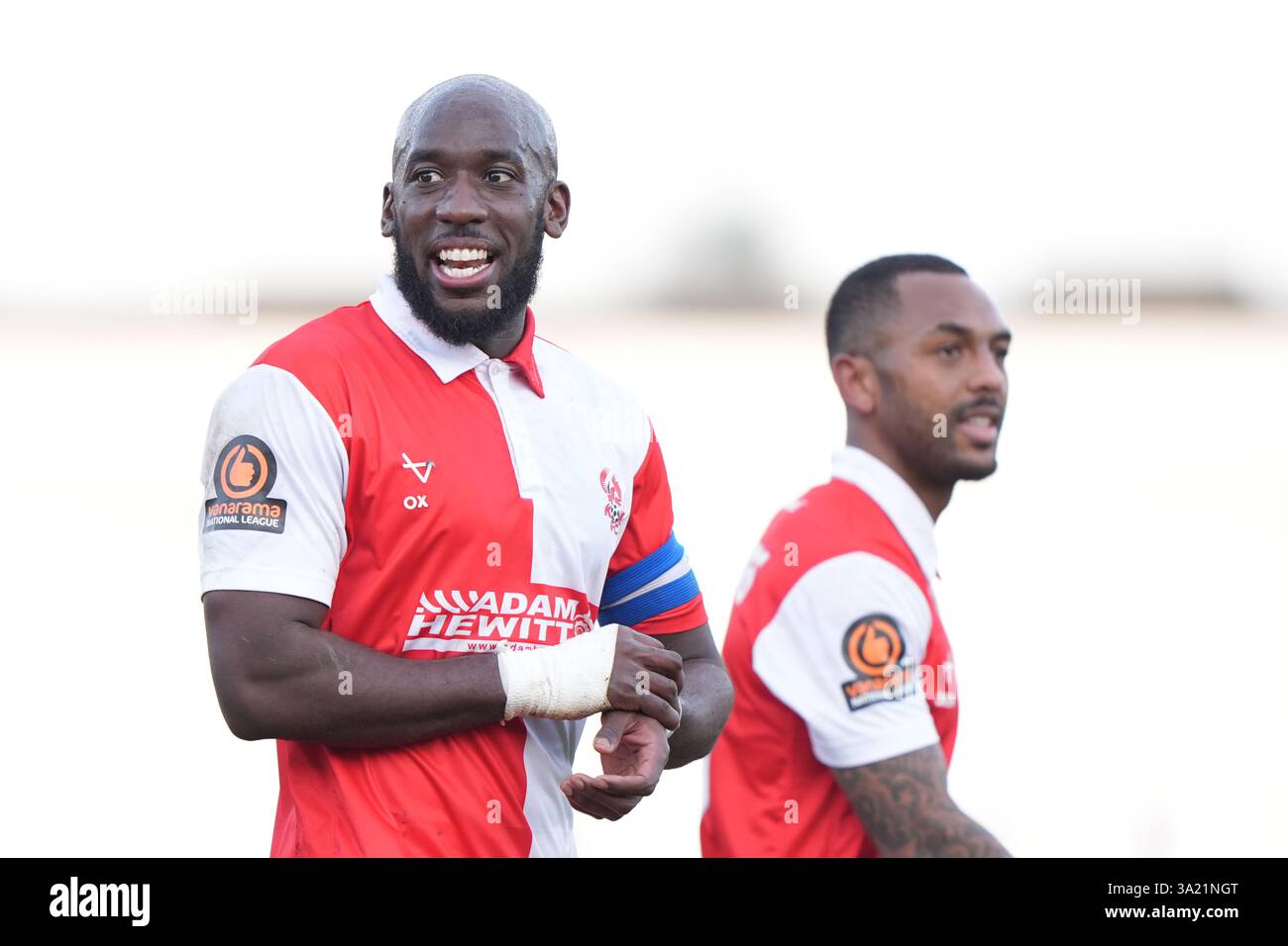 Kidderminster Harriers' Amari Morgan-Smith feiert das dritte Tor seiner Mannschaft, das Maz Kouhyar während des Spiels der Vanarama National League im Aggborough Stadium in Kidderminster erzielte. Bilddatum: Samstag, 8. März 2024. Stockfoto