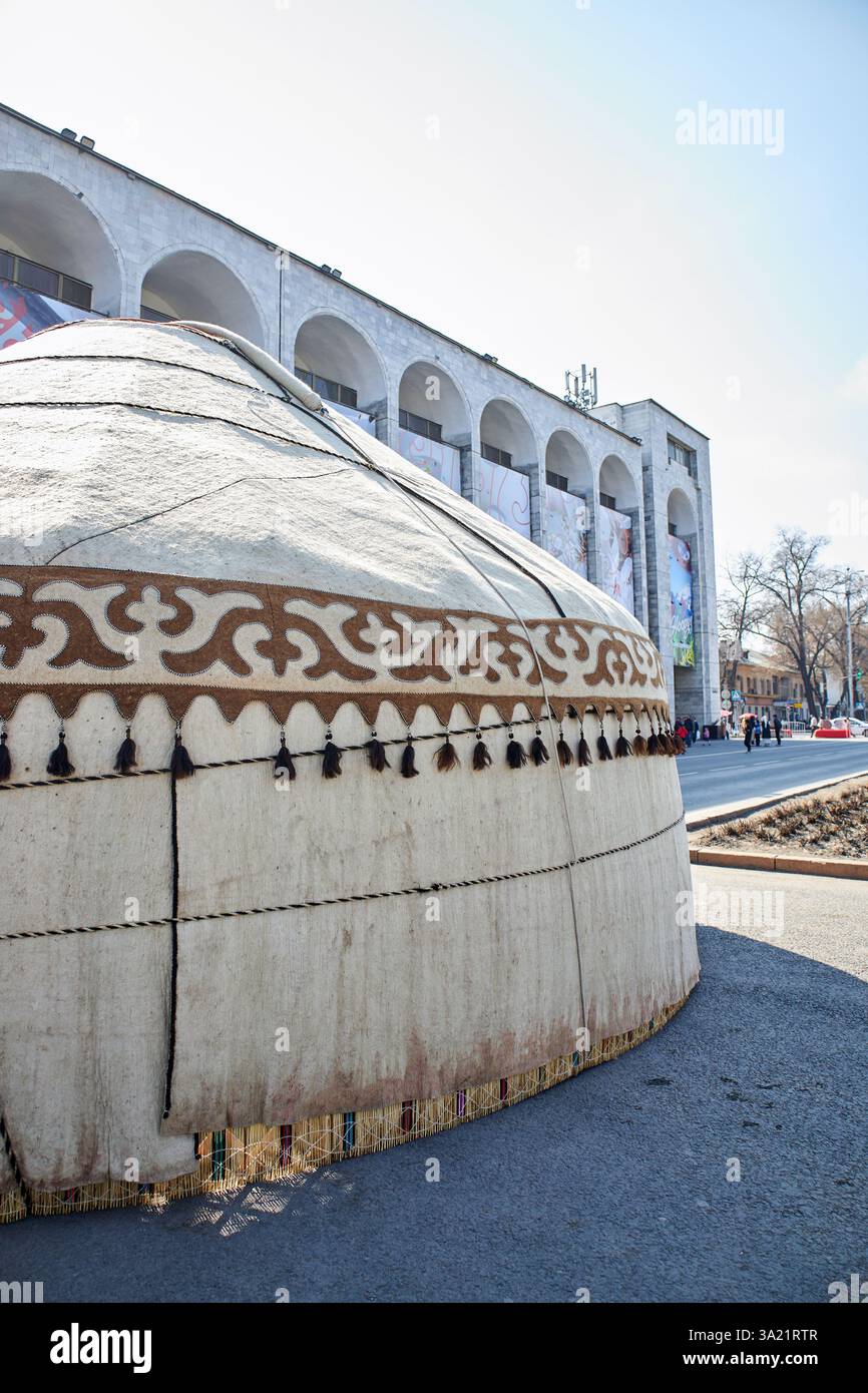 Kirgisische Nomadengurte, Nooruz-Feier auf dem Ala-Too-Stadtplatz. Feiertage feiern. Bischkek, Kirgisistan Stockfoto