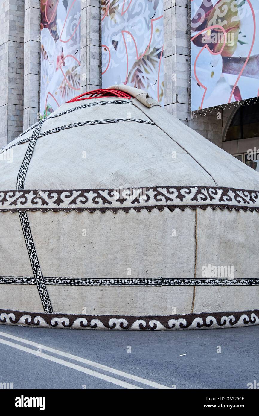 Kirgisische Nomadengurte, Nooruz-Feier auf dem Ala-Too-Stadtplatz. Feiertage feiern. Bischkek, Kirgisistan Stockfoto