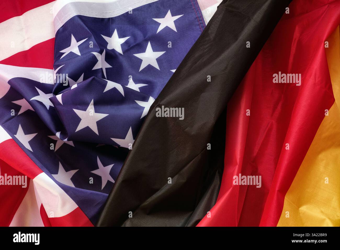 Die Flagge der USA und die deutsche Flagge. Nahaufnahme. Stockfoto