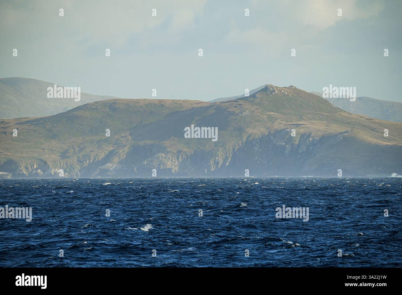 Klippen des Kap Horn, der südlichsten Spitze Südamerikas auf der kleinen Insel Hornos im Feuerland-Archipel in Chile Stockfoto