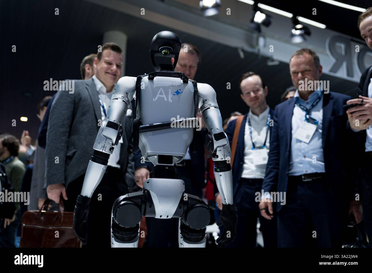 Barcelona, Spanien - 4. März 2025: Ein humanoider Roboter der Firma Unitree wird auf dem Mobile World Congress 2025 (MWC) in der Fira de Barcelona gesehen. Stockfoto