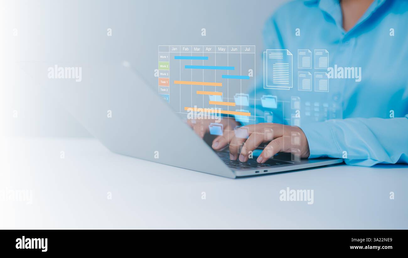 Projektmanagement-Tool und Arbeitszeitplan-Konzept, Planungssoftware, Geschäftsmann verwenden Laptop, um Arbeitsprojekte zu verwalten und Aufgaben mit gantt ch zu aktualisieren Stockfoto