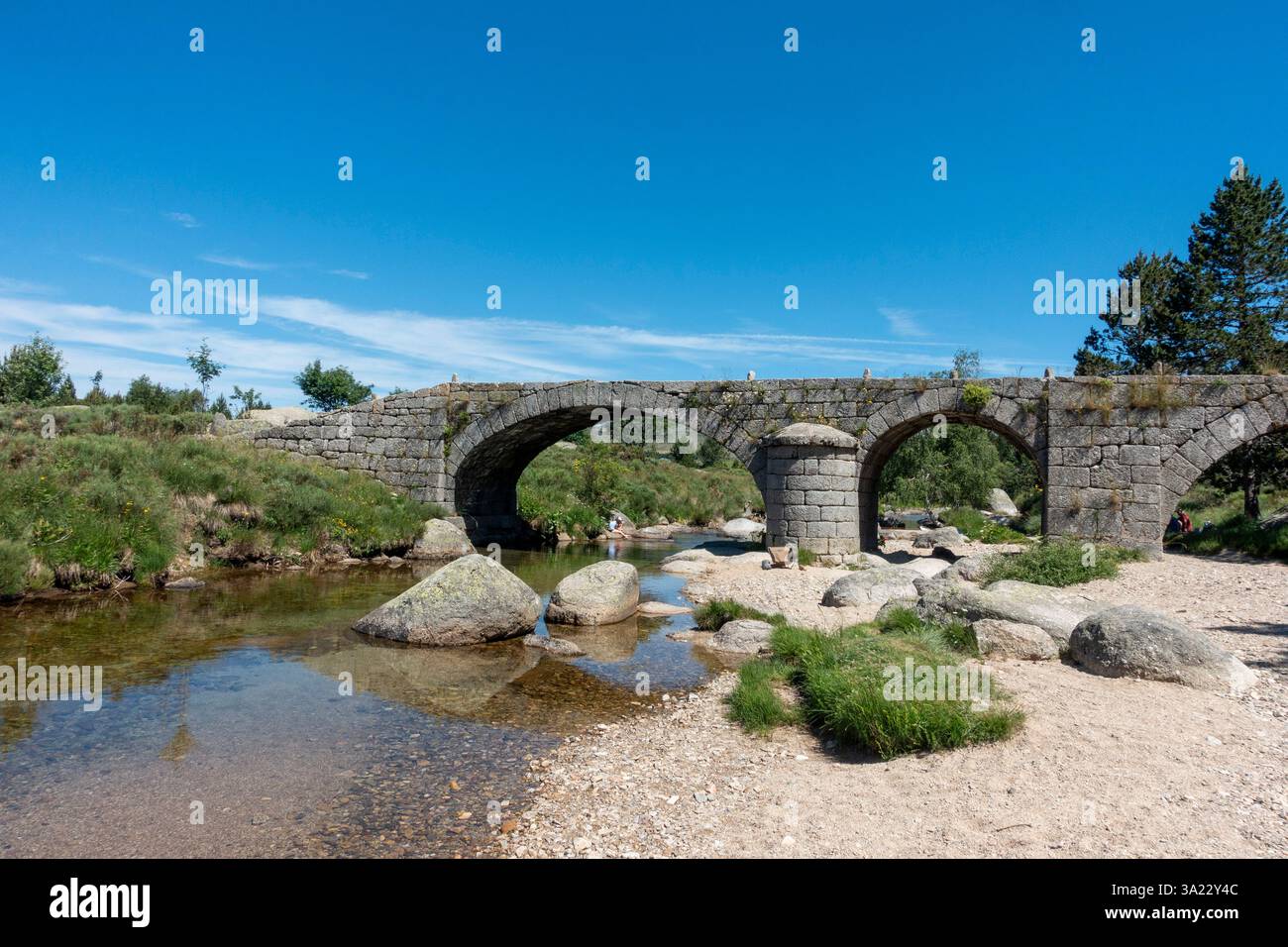 Die Montvert-Brücke südlich des Mont Lozère im Nationalpark Cevennen (Südfrankreich) Stockfoto