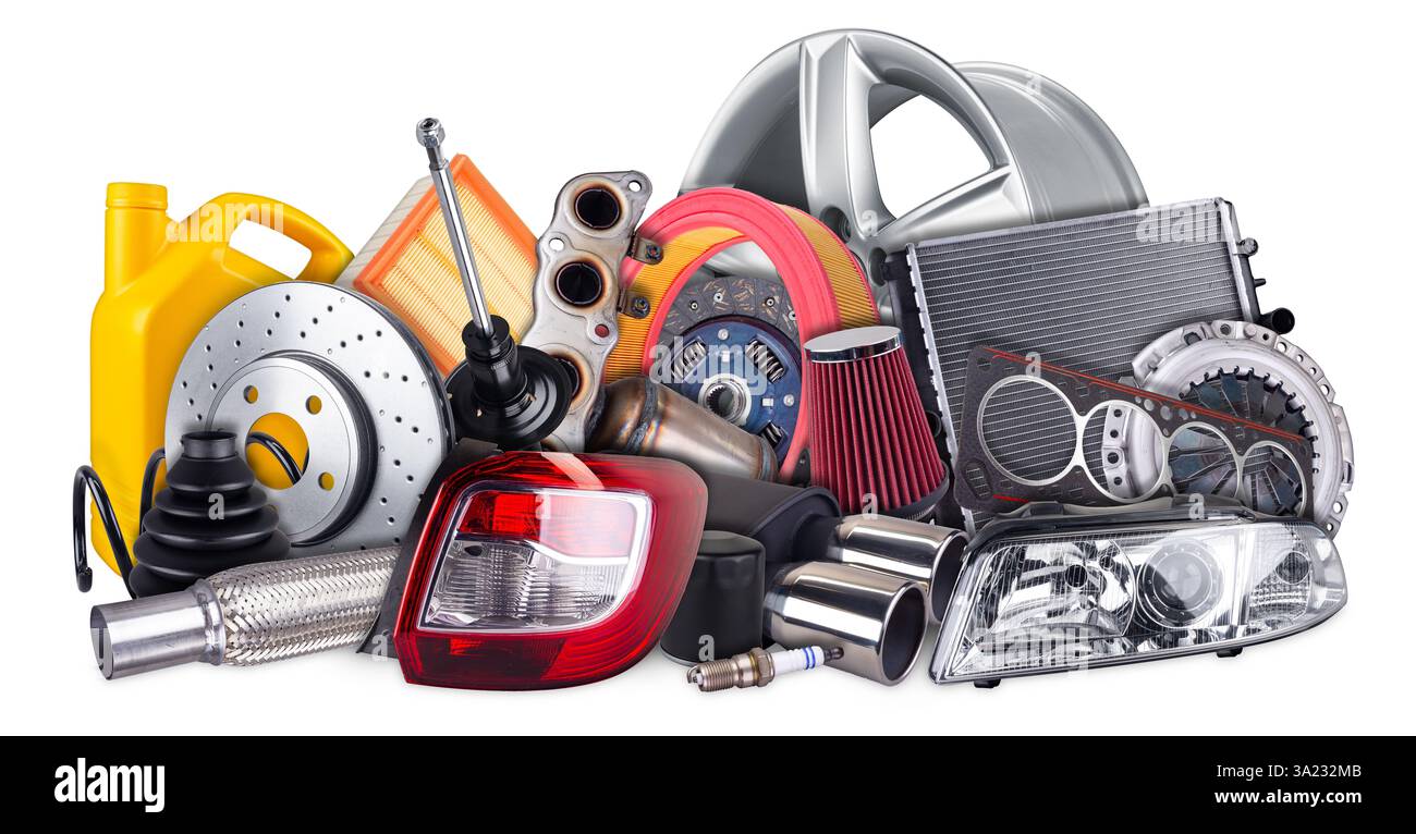 Collage verschiedener Fahrzeugteile, einschließlich Öl- und Luftfilter, Leuchten, Räder, Scheibenbremsen und Komponenten, die für die Fahrzeugwartung und -Wartung unerlässlich sind Stockfoto