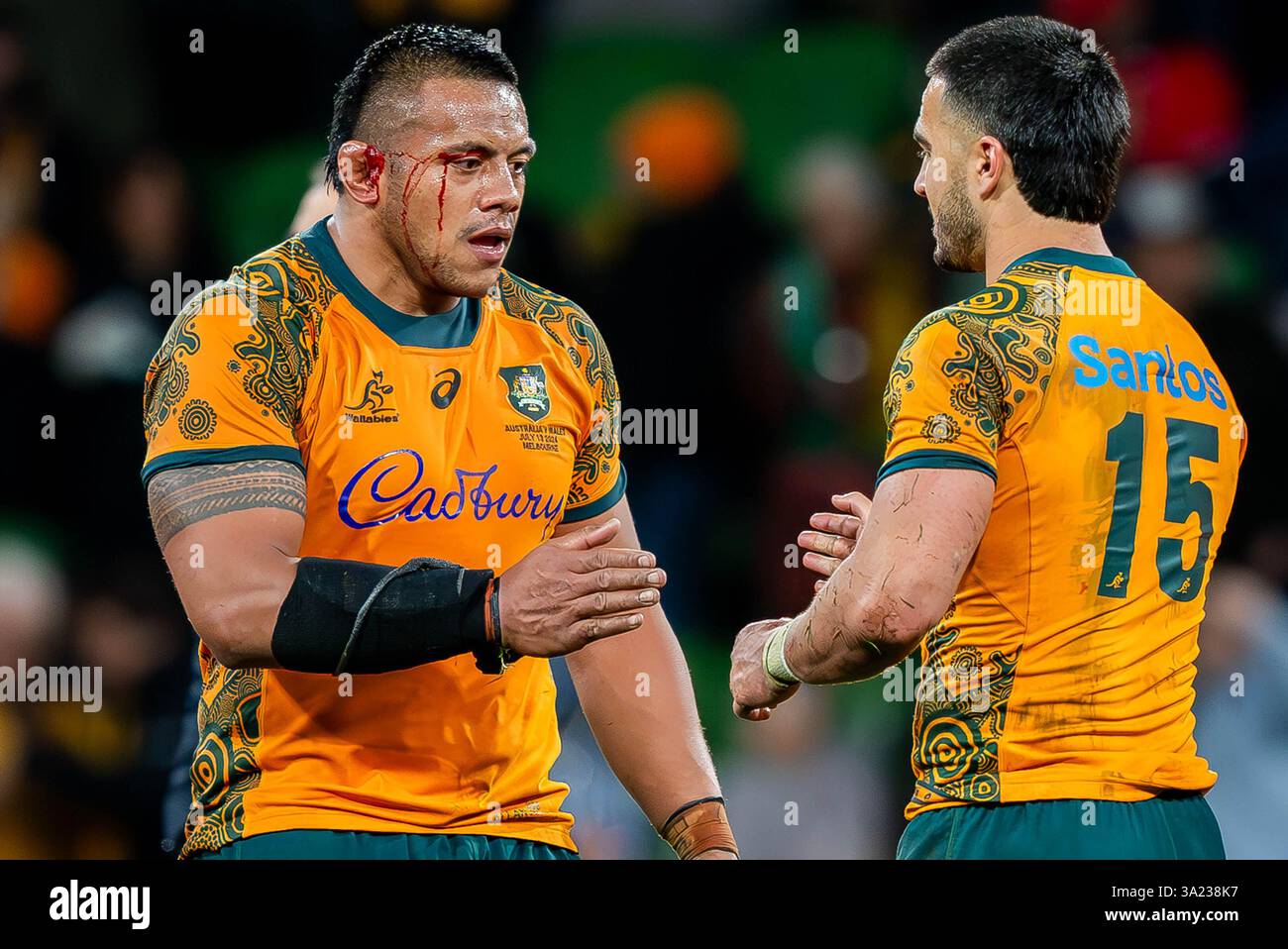 Allan Alaalatoa (L) und Tom Wright (R) von den Wallabies während des internationalen Rugbyspiels zwischen den Wallabies und Wales im AAMI Park. Endpunktzahl; Wallabies 36: 28 Wales. Stockfoto