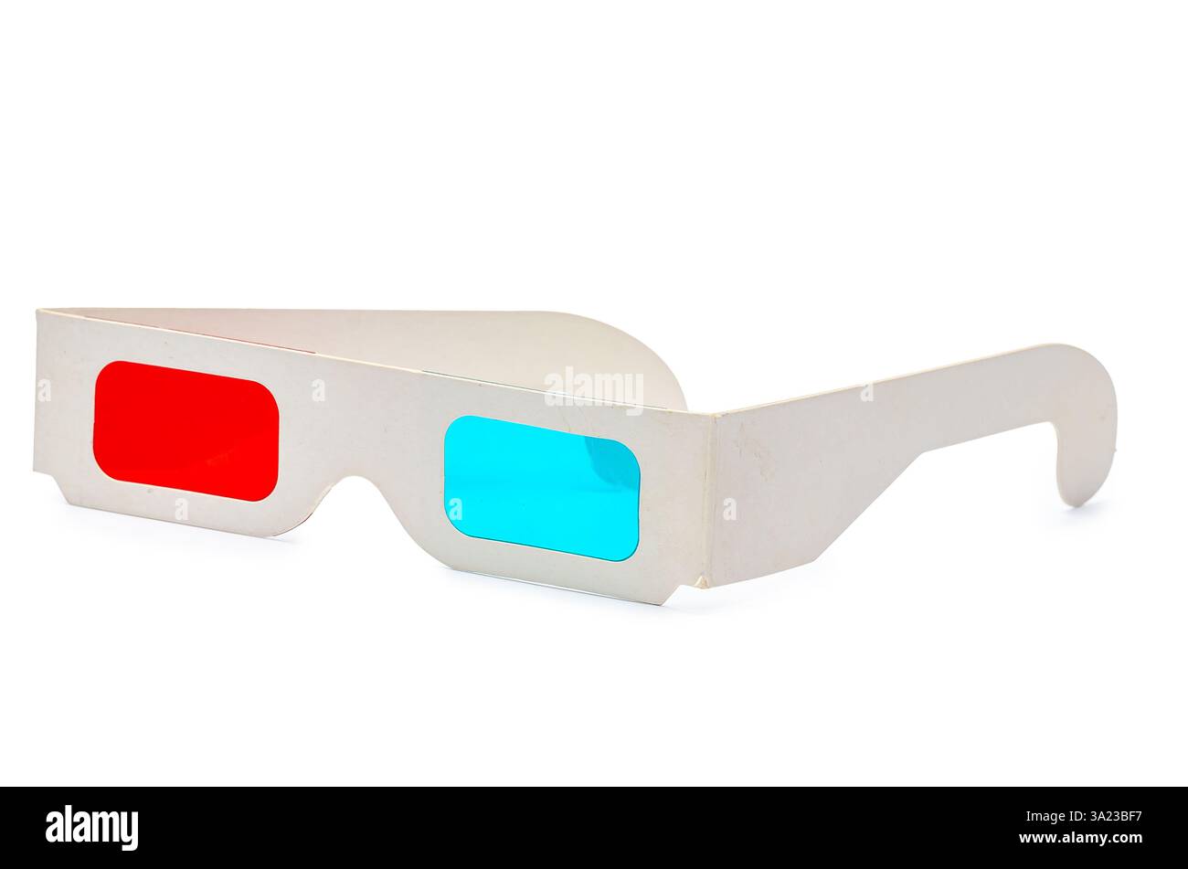 Rote Cyan 3D-Brille aus Karton auf weißem Hintergrund Stockfoto